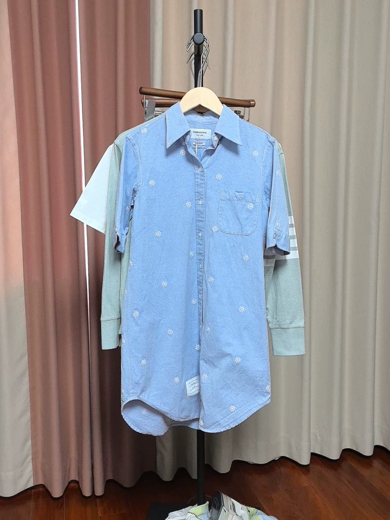 Thom Browne Thom Browne Short-sleeved shirt dress 2506-Nextarrow Size XS / US 0-2 / IT 36-38 - 1 Thumbnail