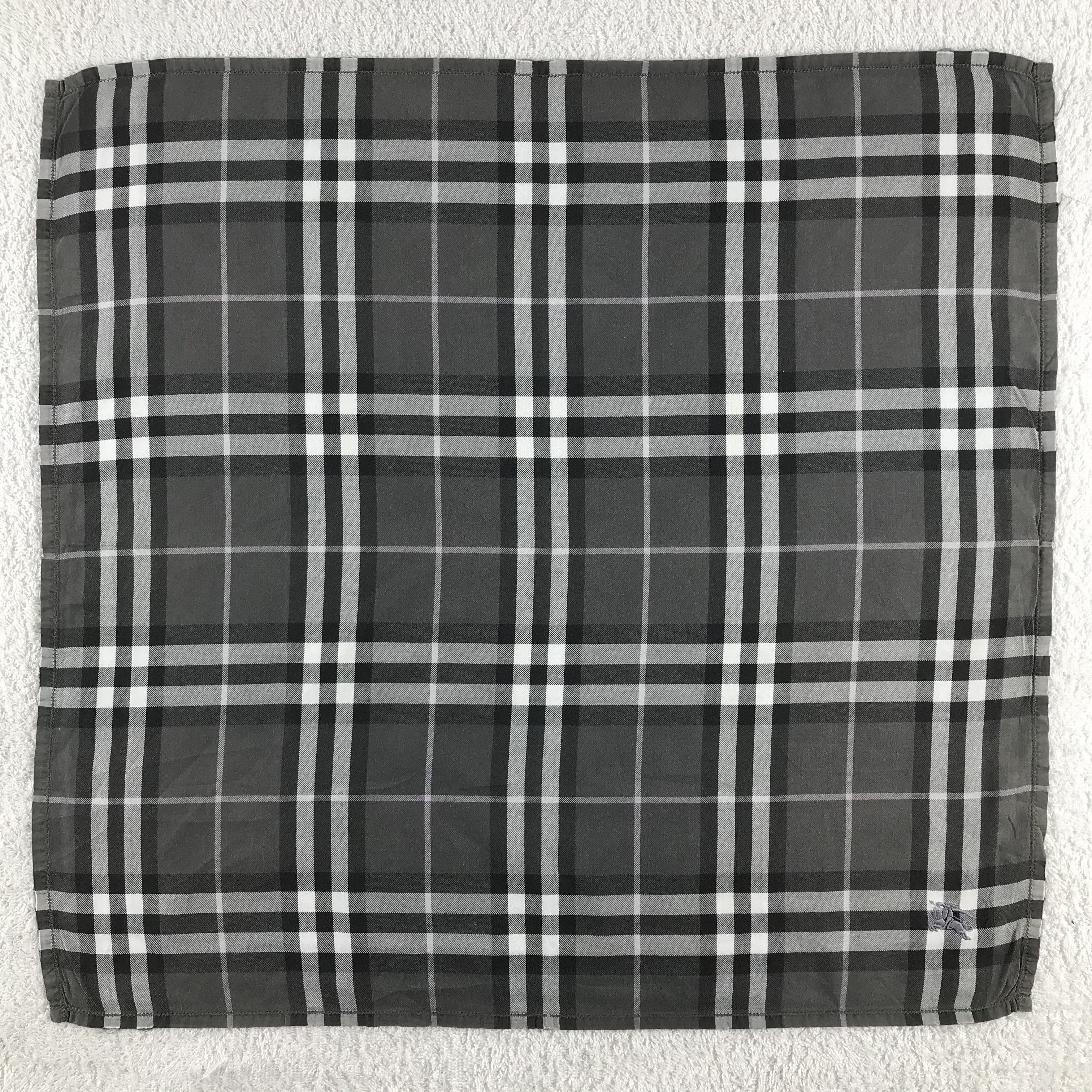 Burberry × Vintage Burberry Bandana / Handkerchief / Neckerchief - S061 Size ONE SIZE - 1 Thumbnail