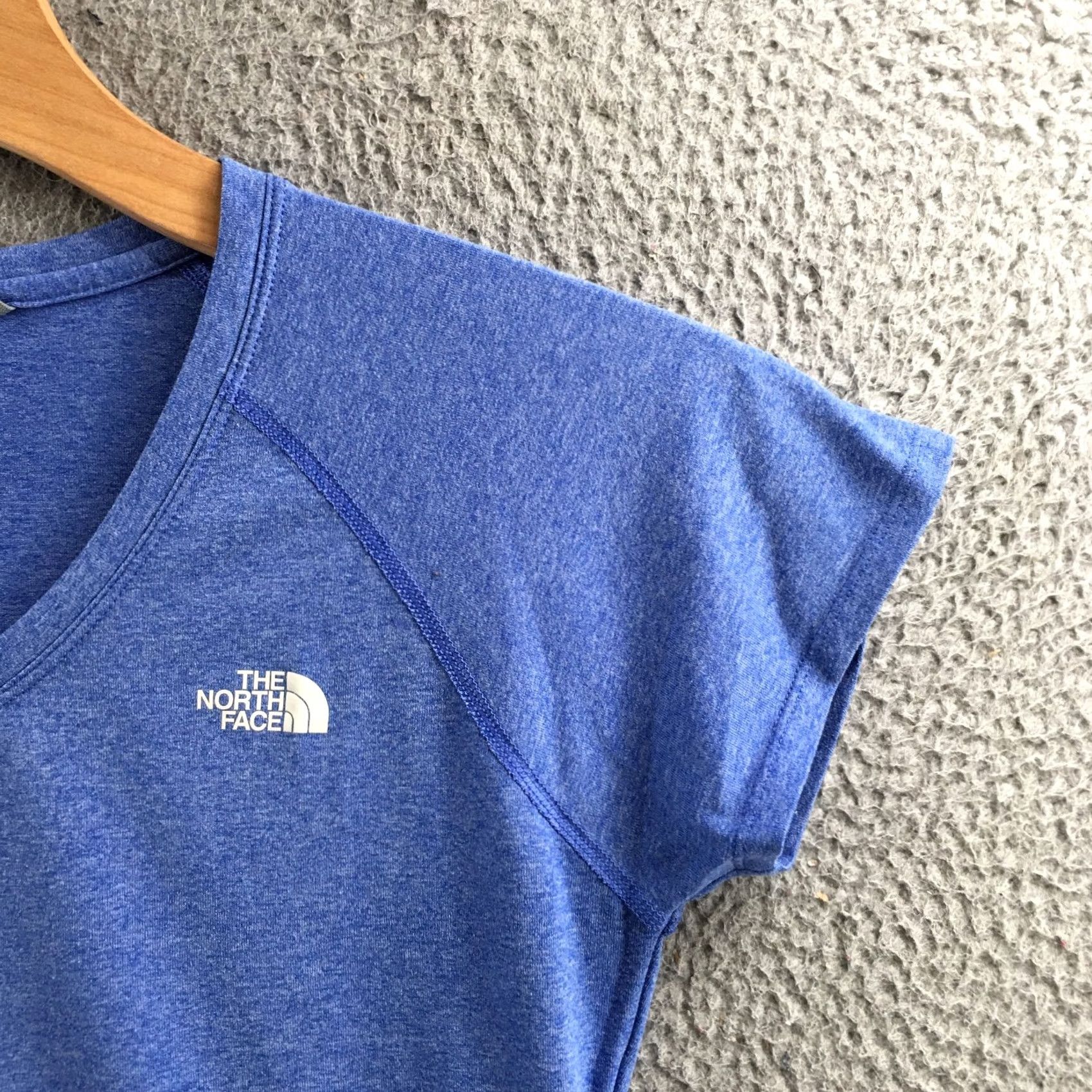 The North Face The North Face Tee Shirt Womens M Blue Vneck Raglan Short Sleeves Pullover Size M / US 6-8 / IT 42-44 - 5 Thumbnail
