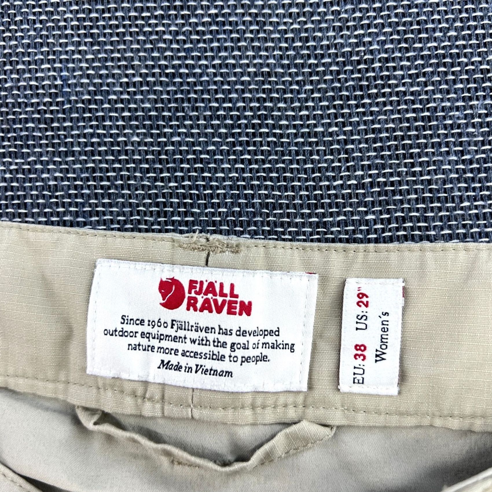 Vintage Fjällräven Abisko Lite Shorts Womens EU 38 US 29 Beige Trekking Outdoor Hiking Cargo Short Women Regular Beige Outdoor Size 26" / US 2 / IT 38 - 3 Thumbnail