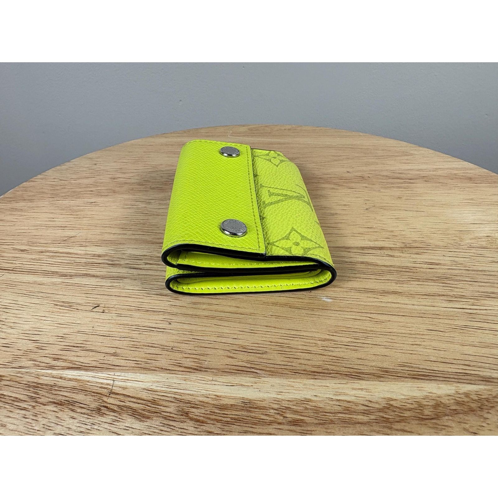 Louis Vuitton Authentic Louis Vuitton Taigalama Discovery Compact Wallet Size ONE SIZE - 3 Thumbnail