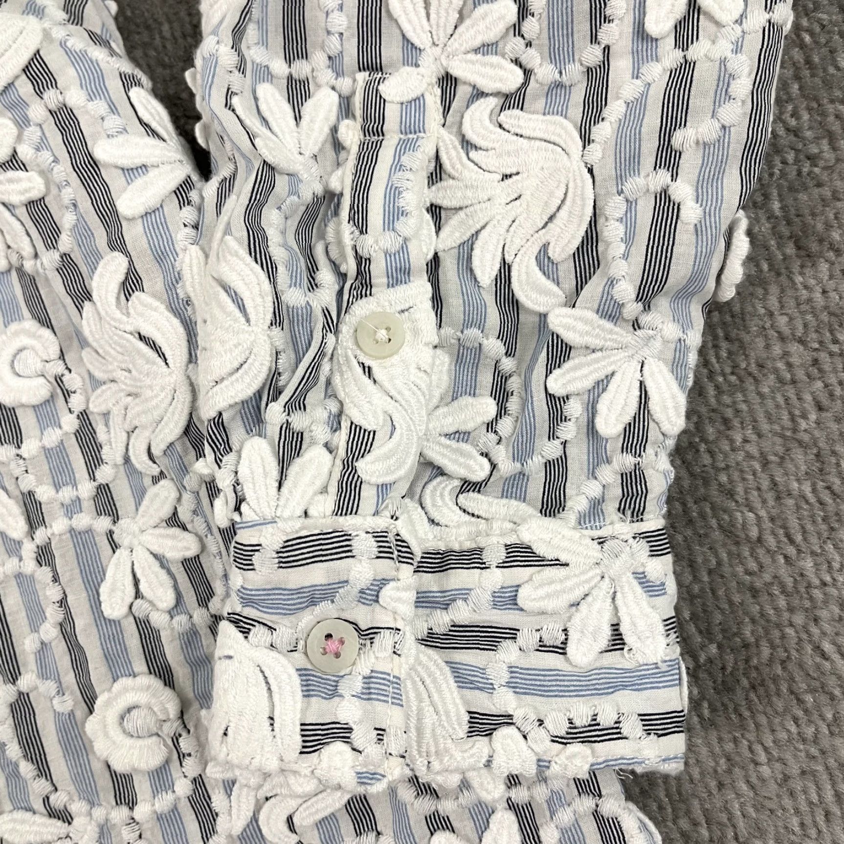 Anthropologie VINTAGE Anthropologie Pilcro The Whitney Trapeze Blouse Womens 1X Floral Embroidered White Blue Casual Shirt Size XL / US 12-14 / IT 48-50 - 7 Thumbnail
