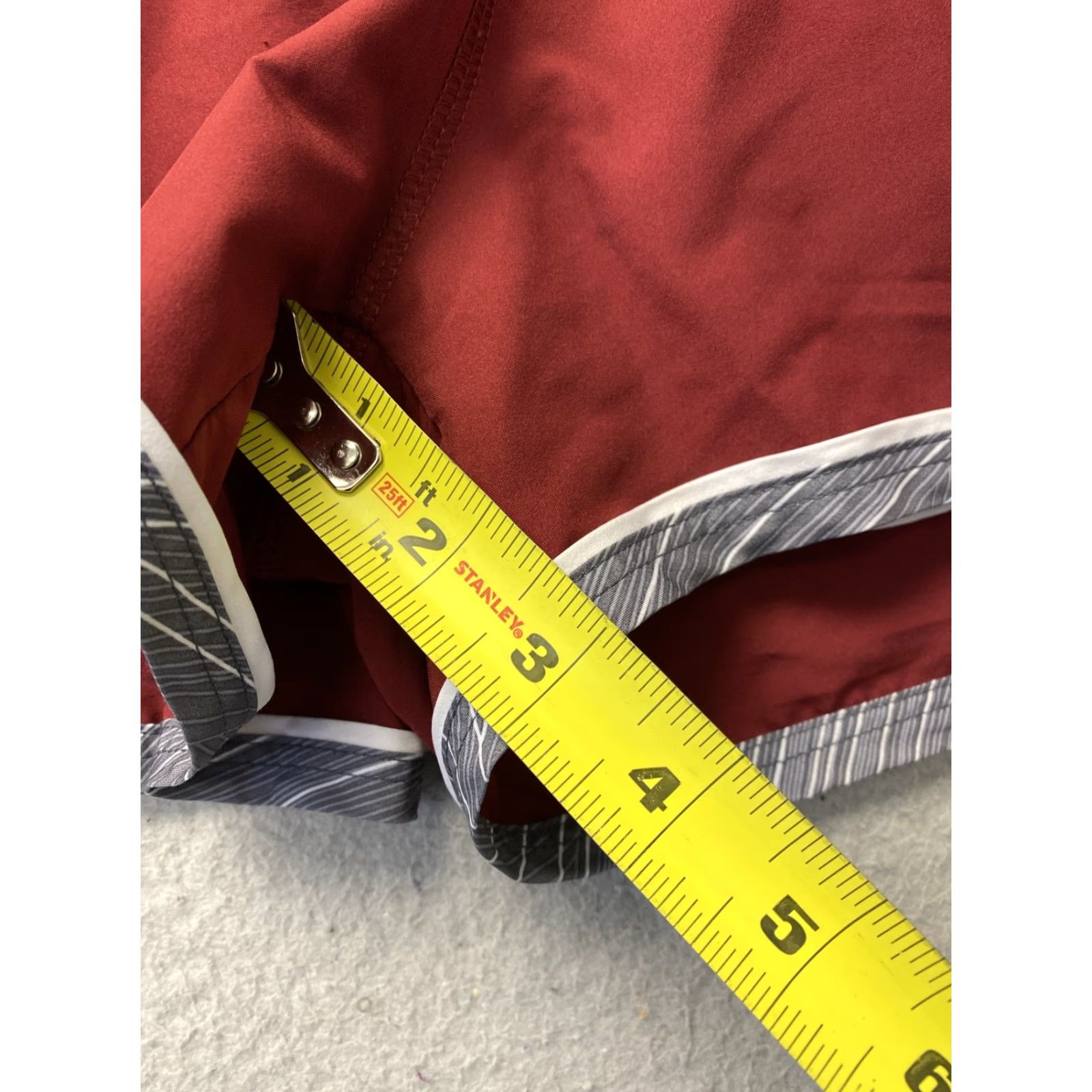 Under Armour Under Armour Women Shorts Maroon High Rise Athletic Size S Maryville 116-12 / 2.0 in. Inseam 13 in Waist Size 28" / US 6 / IT 42 - 6 Thumbnail