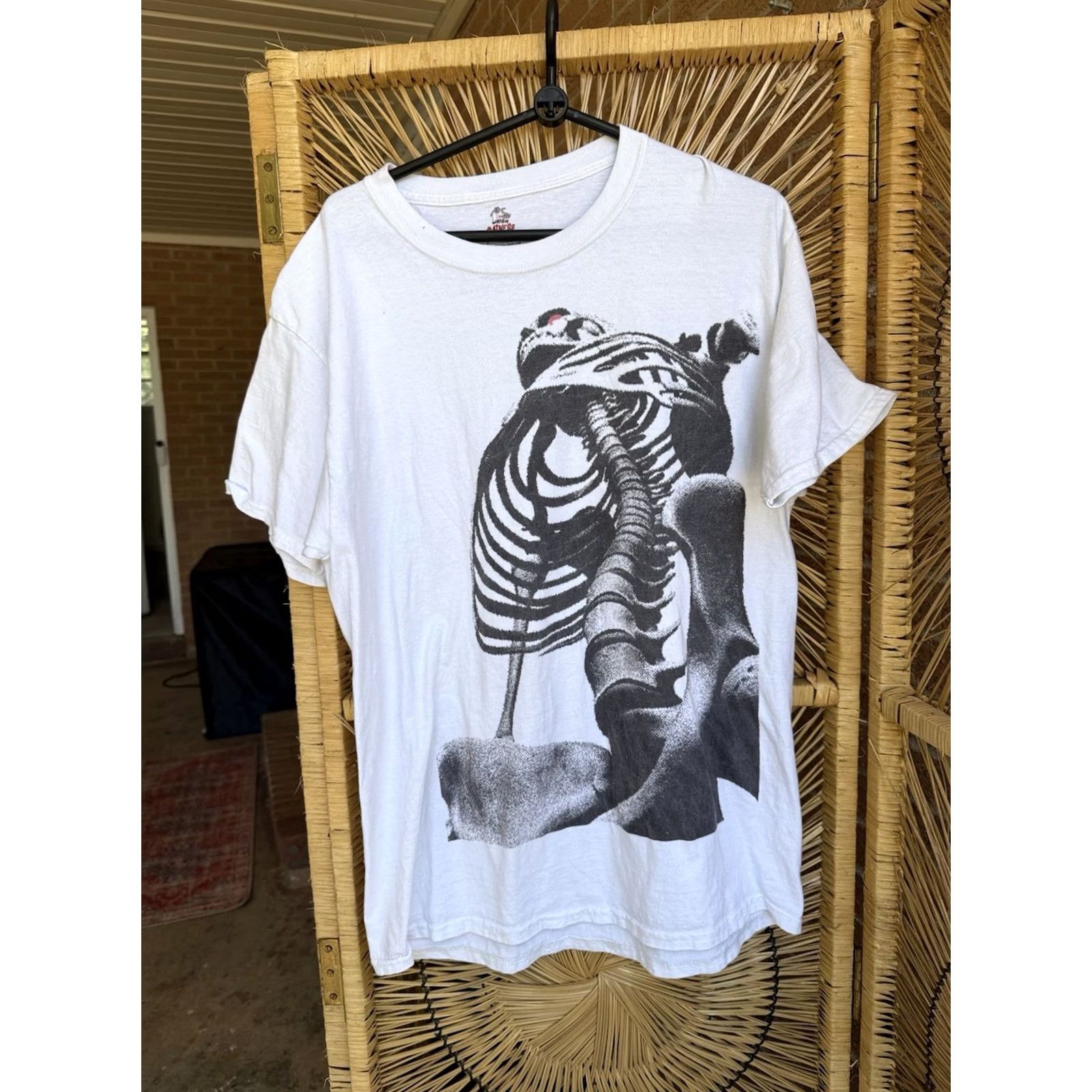 Vintage VINTAGE Works Of Madness Colossal Skeleton T Shirt Made In USA ASTRO World Trippie Emo L White Unisex Adults Mens Women Size US L / EU 52-54 / 3 - 2 Thumbnail