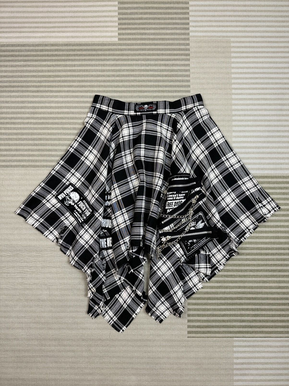 If Six Was Nine Mad Punk Girl Skirt Skull Plaid Size 25" / US 0 / IT 36 - 5 Thumbnail