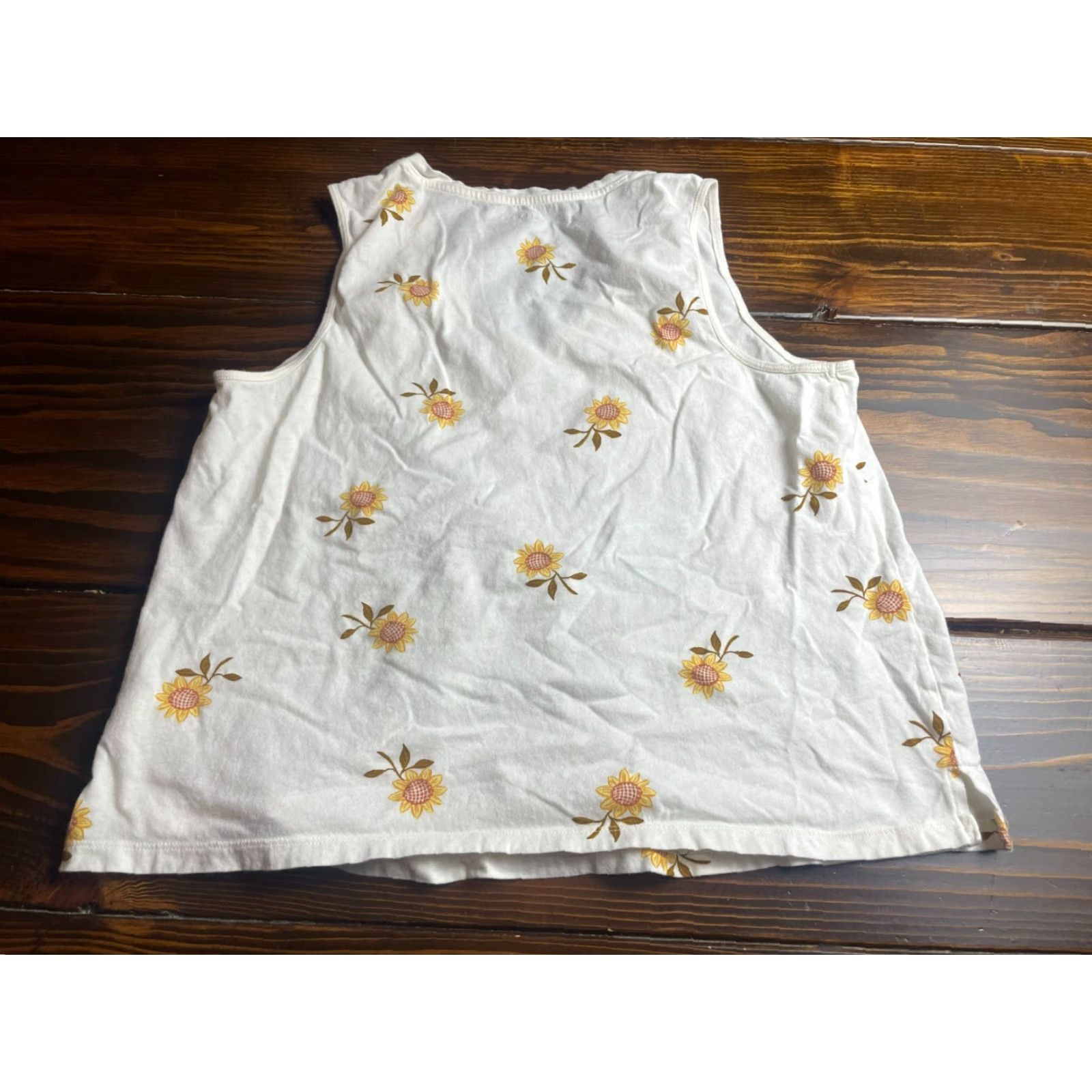 Old Navy Old Navy Shirt Women's Medium White Floral Sunflower V-neck Shirt Women M White Floral Sunflower V-Neck Casual Modern Basic Regular Sleeveless Size M / US 6-8 / IT 42-44 - 2 Thumbnail