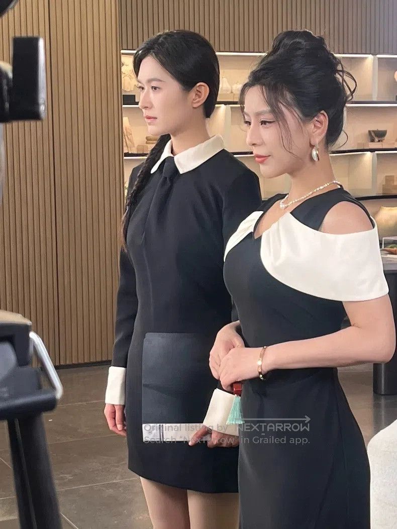 Valentino Valentino Black long-sleeved dress with white lapels Size S / US 4 / IT 40 - 7 Thumbnail