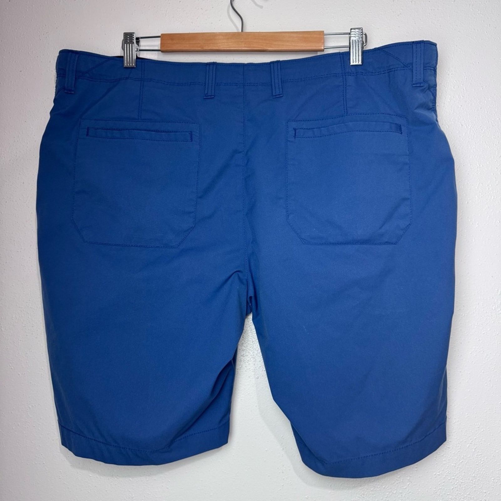 Tommy Bahama Blue Flat Front Chino Performance Golf Shorts Men’s Size 40 Size US 40 / EU 56 - 9 Thumbnail