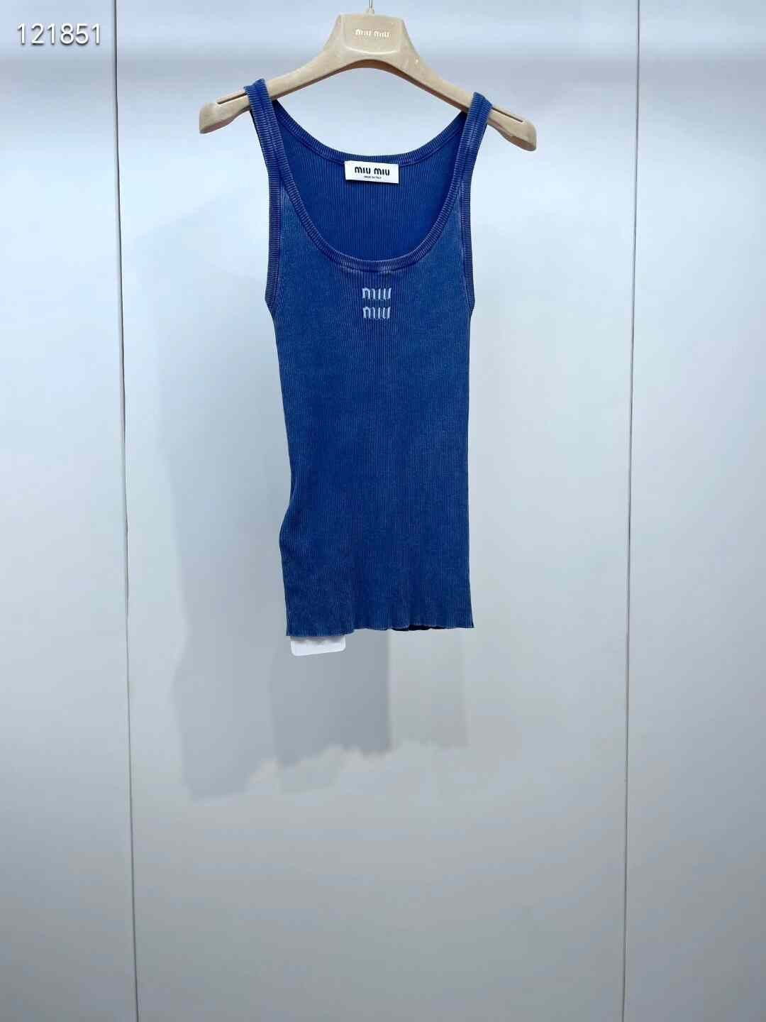 Miu Miu Miu Miu 2024 Slim Logo Vest Size XS / US 0-2 / IT 36-38 - 1 Thumbnail