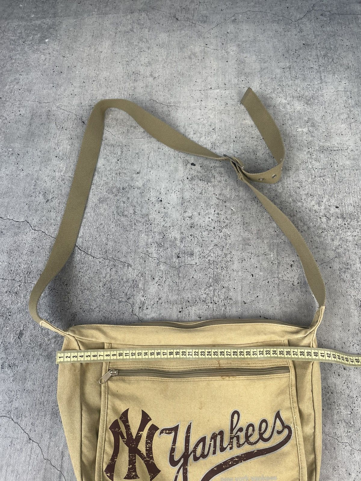 New York Yankees Rare Japanese Bag Yankees Messenger Y2k Backpacks Size ONE SIZE - 12 Thumbnail