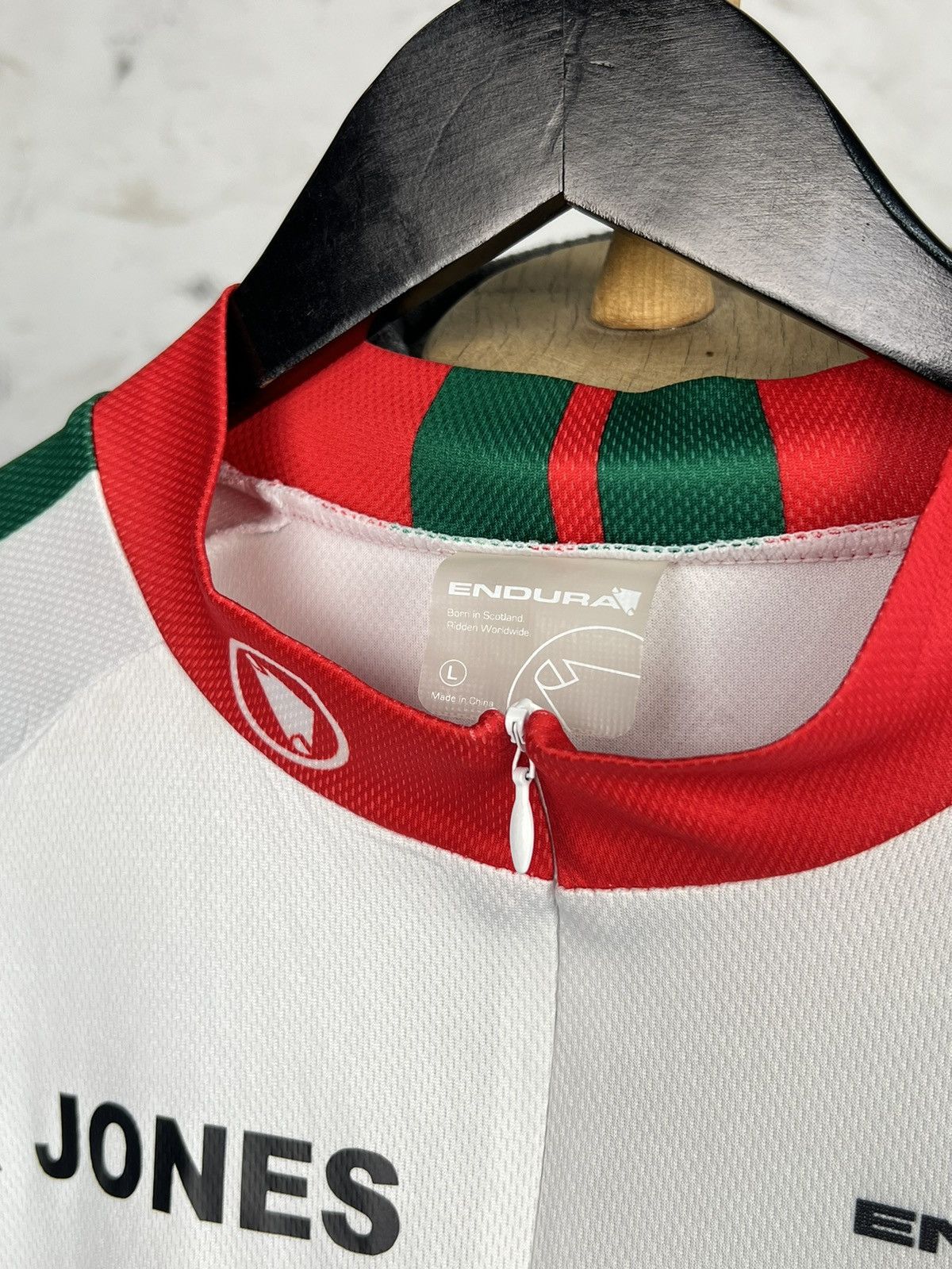Vintage 2015 Endura Cymru Wales Cycling Jersey Size L Size US L / EU 52-54 / 3 - 4 Thumbnail