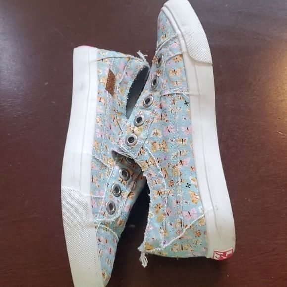 Designer Blowfish Malibu Cute Fun Butterflies Sz. 7.5 Sneakers Size US 7.5 / IT 37.5 - 3 Thumbnail
