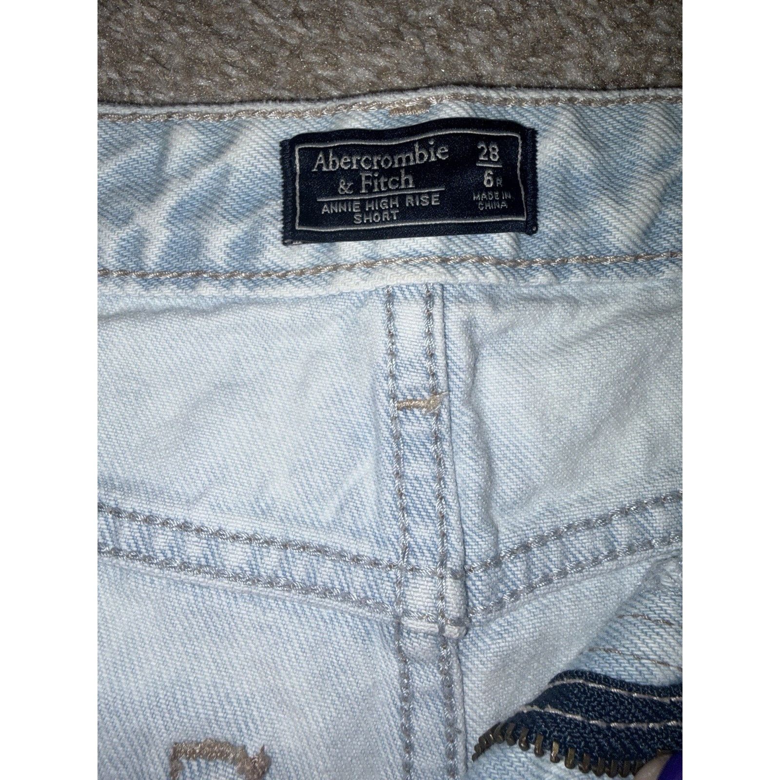Abercrombie & Fitch Abercrombie Fitch Annie High Rise Denim Shorts Light Wash 6 Size 28" / US 6 / IT 42 - 2 Thumbnail