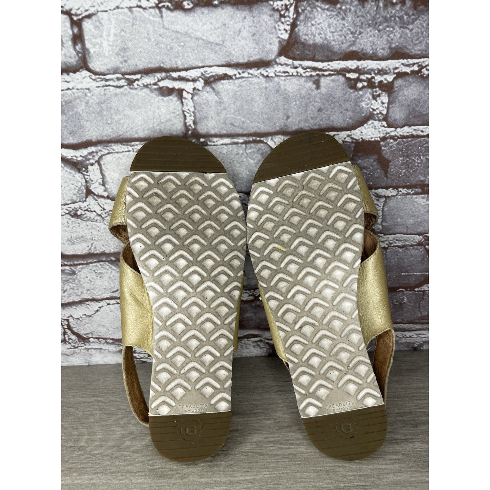 Ugg UGG Gold Leather Kamile Cross Strap Comfort Sandals Women Sz Size US 10 / IT 40 - 17 Thumbnail