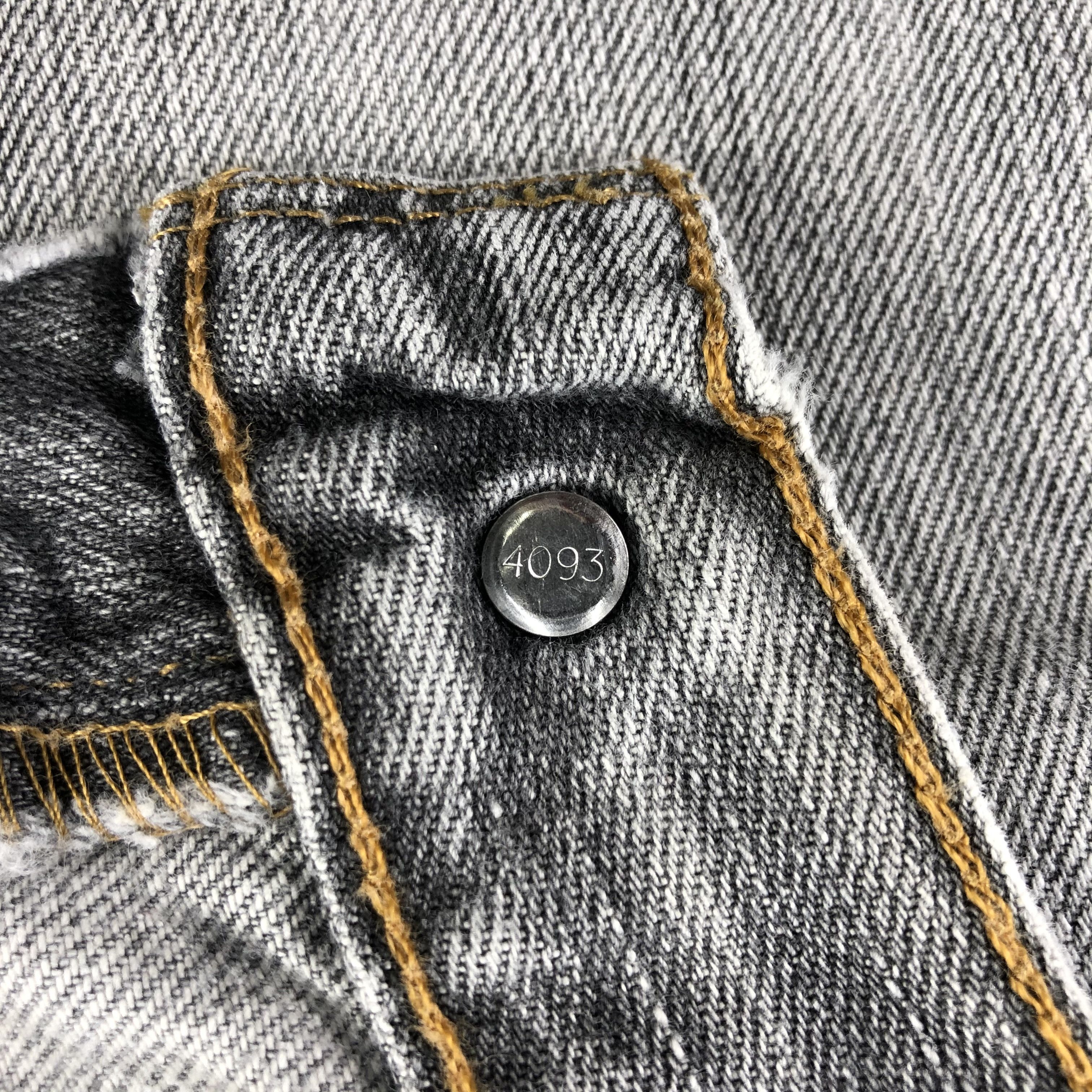 Levi's Vintage Levis 501 Jeans-JM3038 Size US 35 - 12 Thumbnail