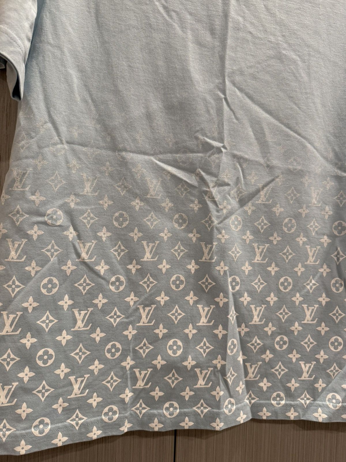 Louis Vuitton Louis Vuitton Blue Gradient Monogram T Shirt Size US XL / EU 56 / 4 - 2 Thumbnail