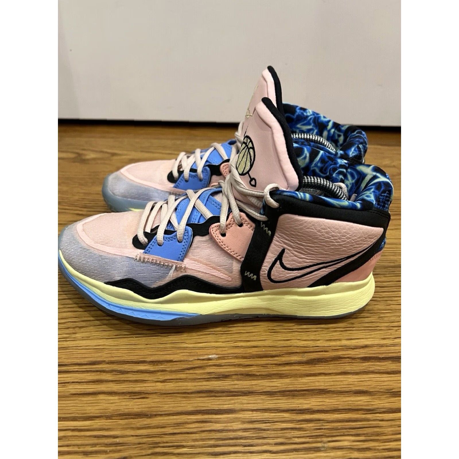 Nike Nike Kyrie 8 Infinity Sneakers Men Size 8 Pink Blue Valentine Athletic Casual Limited Edition Size US 8 / EU 41 - 7 Thumbnail
