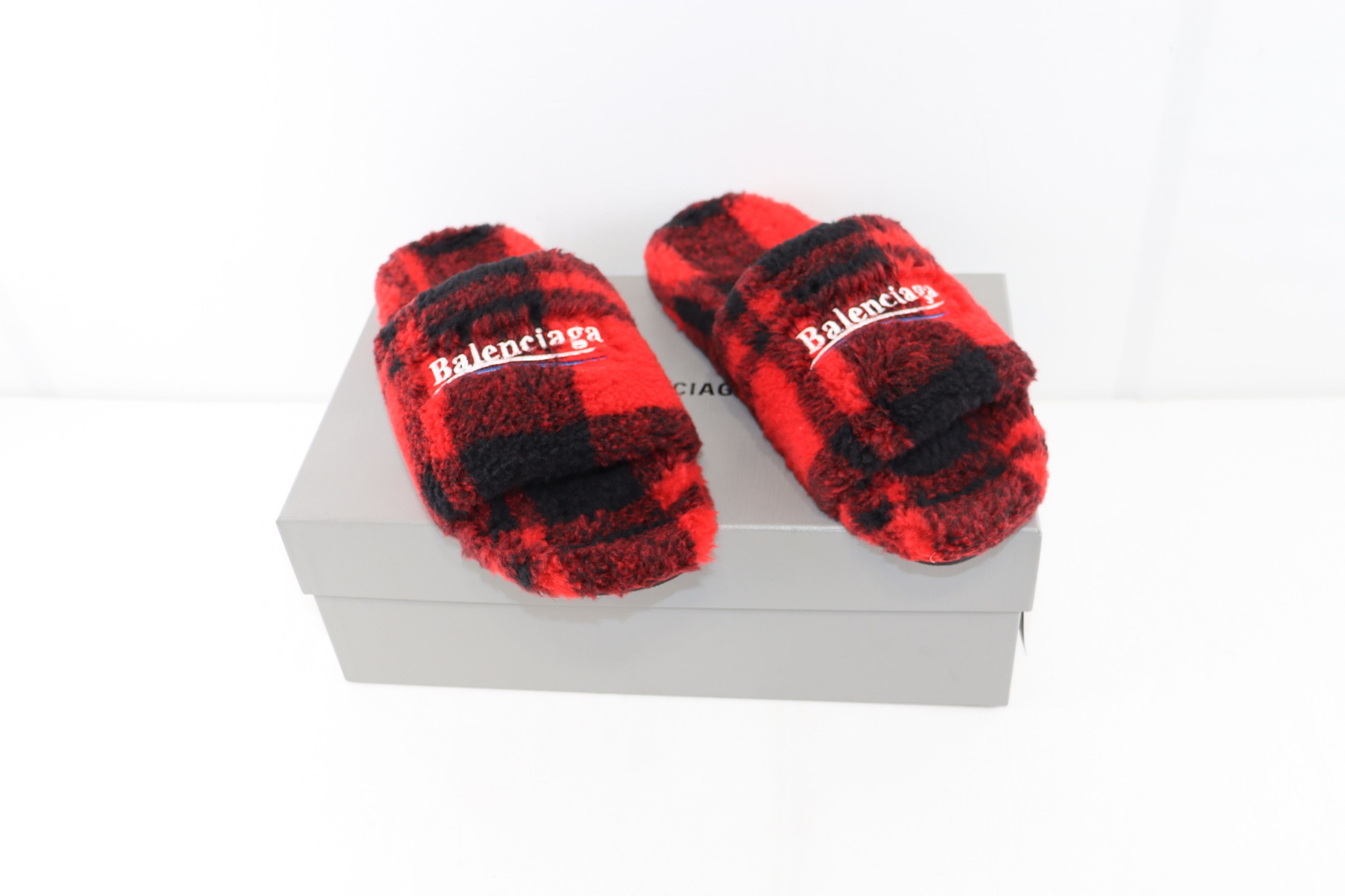 Balenciaga o1rshd1 Q:3 / Furry Slide in Red Size US 10 / EU 43 - 14 Thumbnail