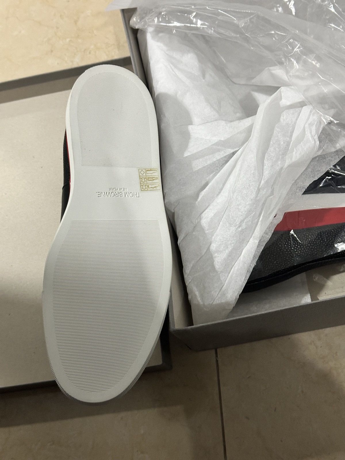 Thom Browne BNWT $950 Thom Browne Striped sneakers Chelsea boots Trainer Size US 10 / EU 43 - 9 Thumbnail