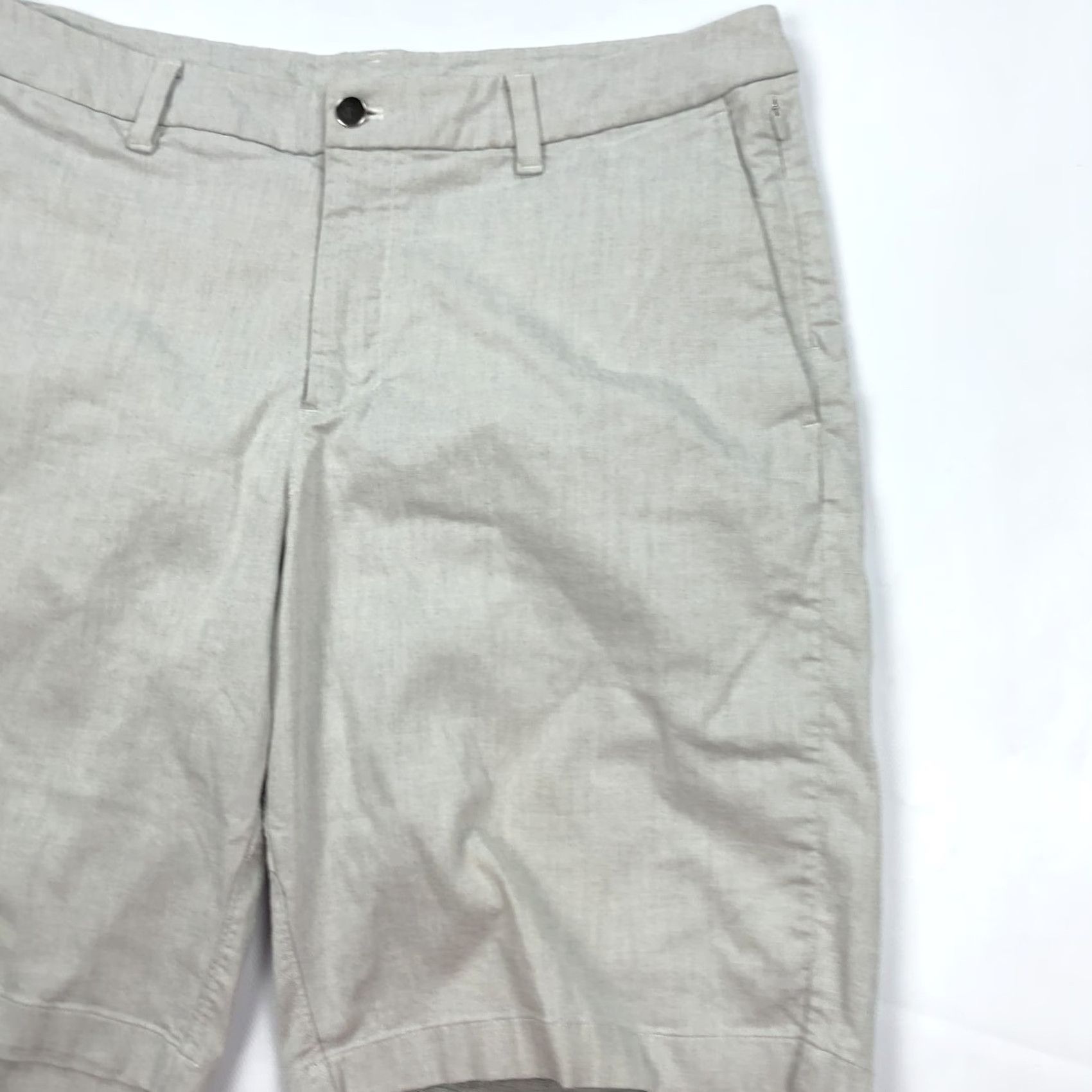 Lululemon VINTAGE? No. Lululemon Men's Light Gray Flat Front Chino Shorts Size 36 Commission Relaxed Shirt? Size US 36 / EU 52 - 4 Thumbnail