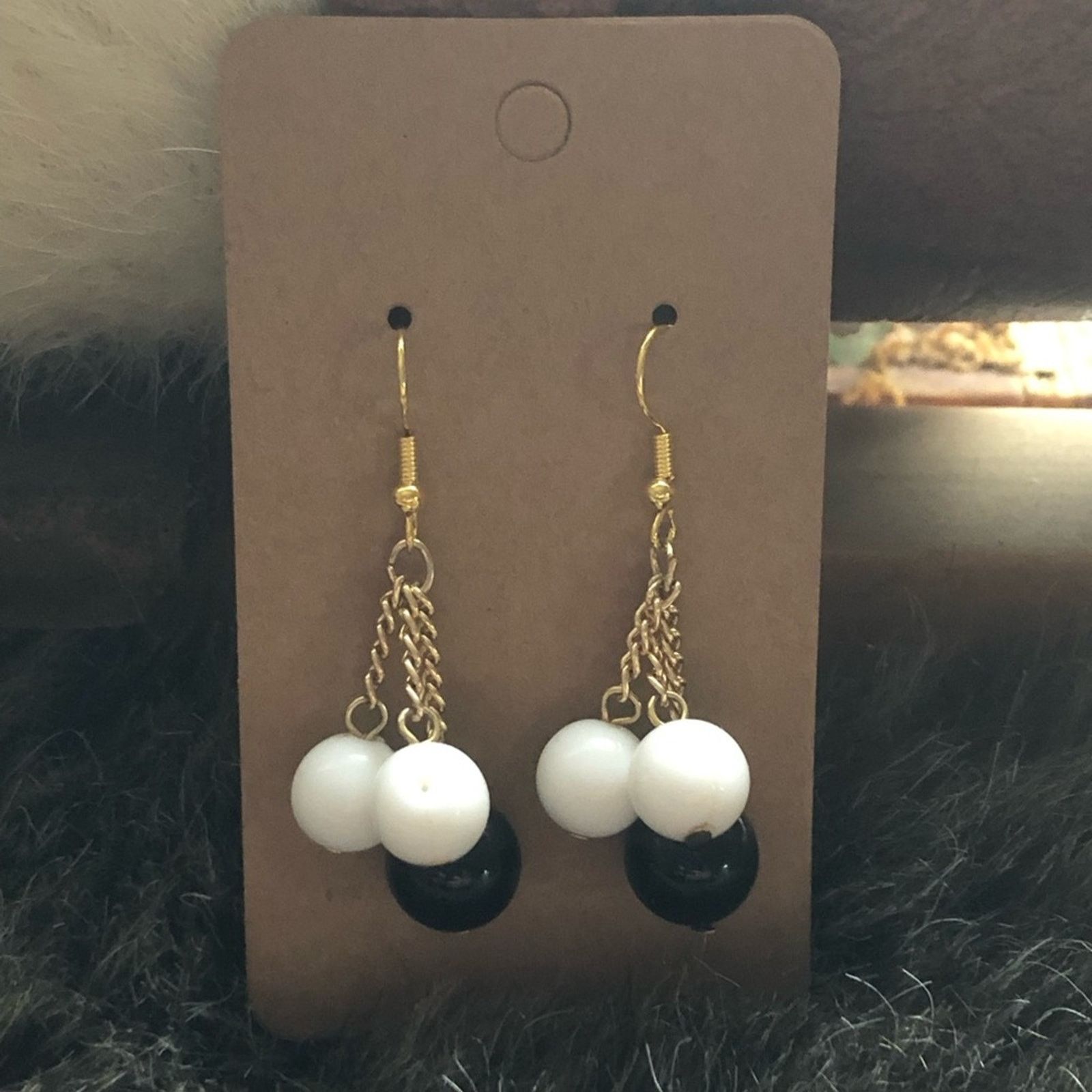 Vintage Vintage repurpose black and white pearl bead dangle earrings Size ONE SIZE - 1 Thumbnail
