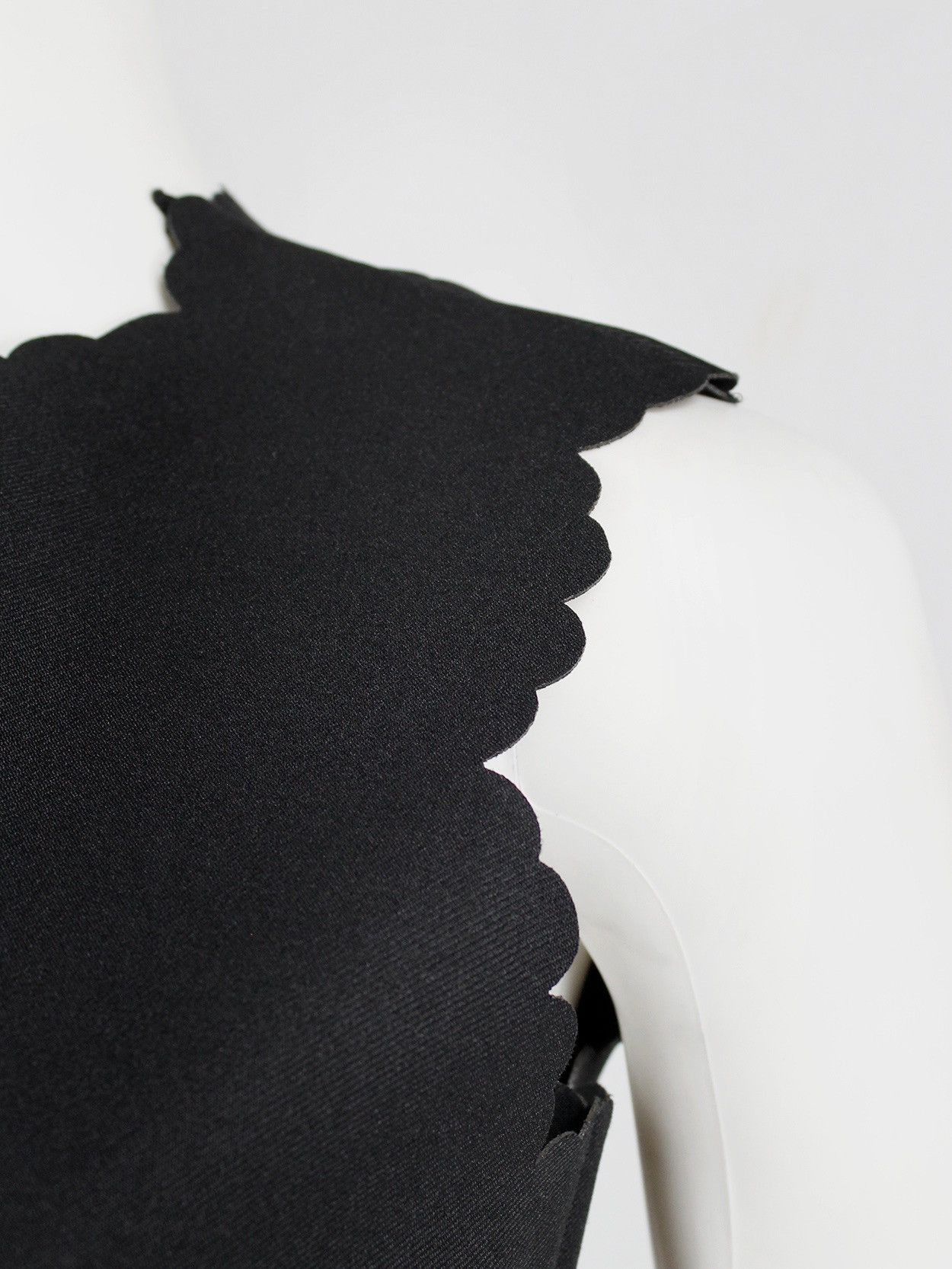 Comme des Garcons CDG BLACK DRESS WITH SCALLOPED EDGES & WIDER HIPS SPRING 99 Size M / US 6-8 / IT 42-44 - 9 Thumbnail