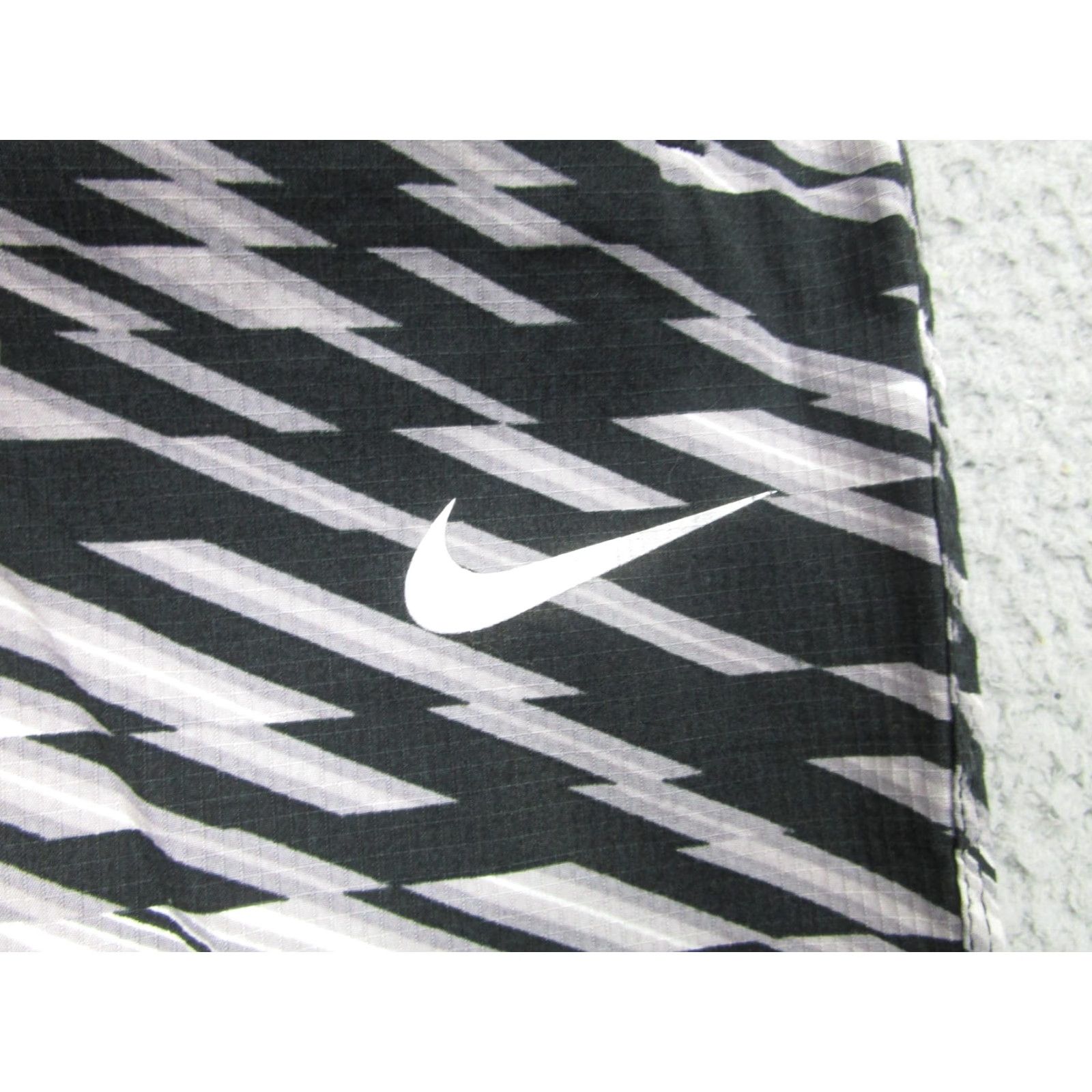 Nike Nike Shorts Mens Large Black Geometric Zip Pockets Athletic Running Training Size US 33 - 3 Thumbnail