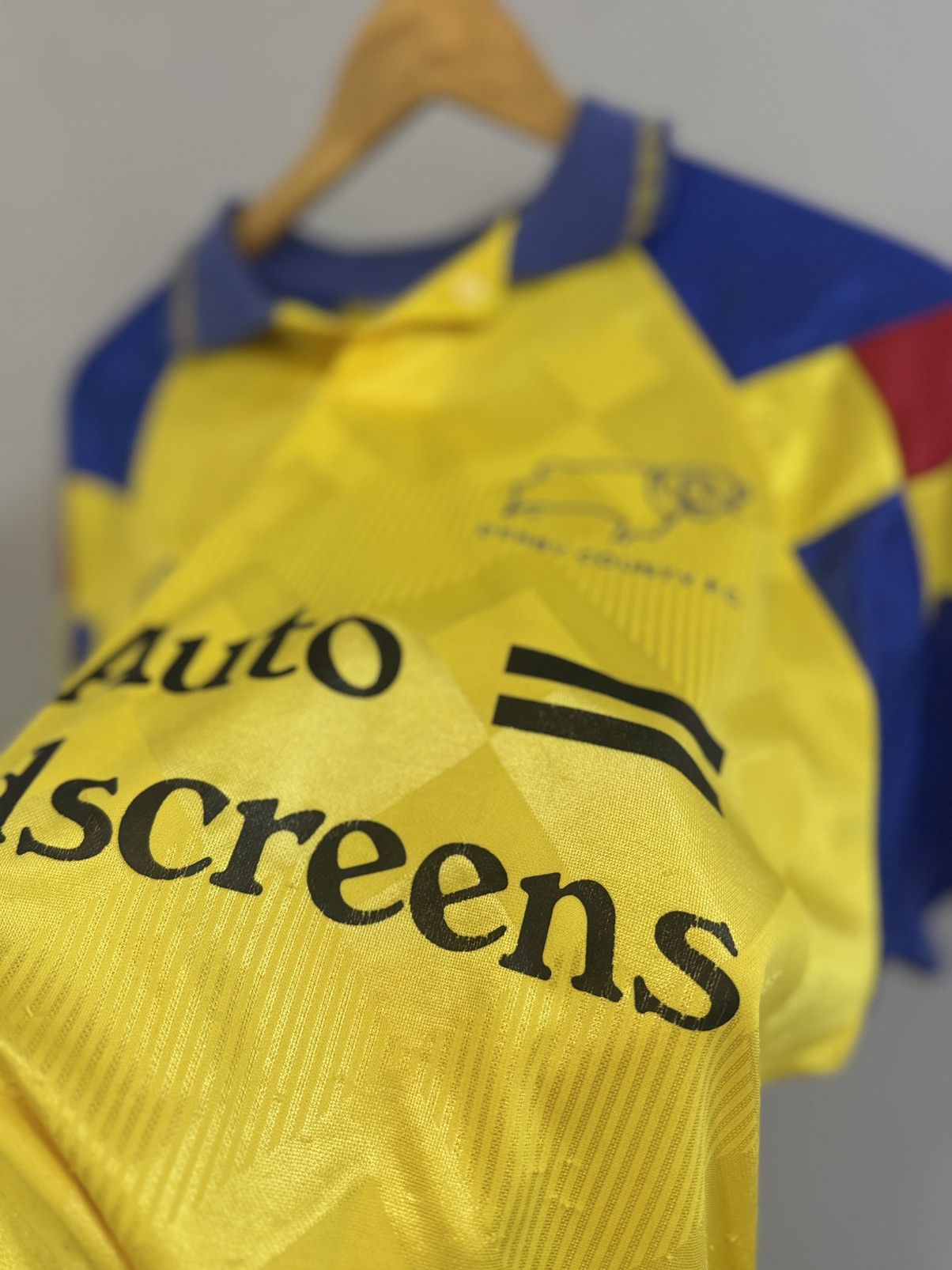 Umbro VINTAGE DERBY COUNTY 1992-1993 FOOTBALL AWAY SHIRT UMBRO Size US XL / EU 56 / 4 - 8 Thumbnail