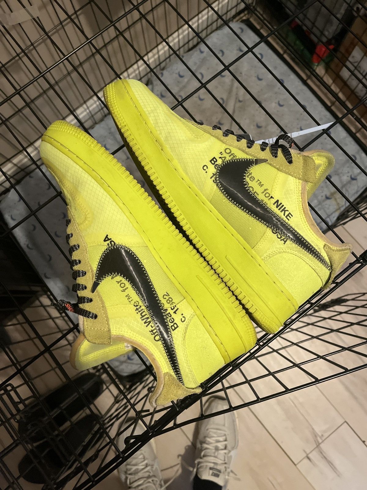 Nike × Off-White Air Force 1 Volts Off-Whites Size US 10.5 / EU 43-44 - 2 Thumbnail