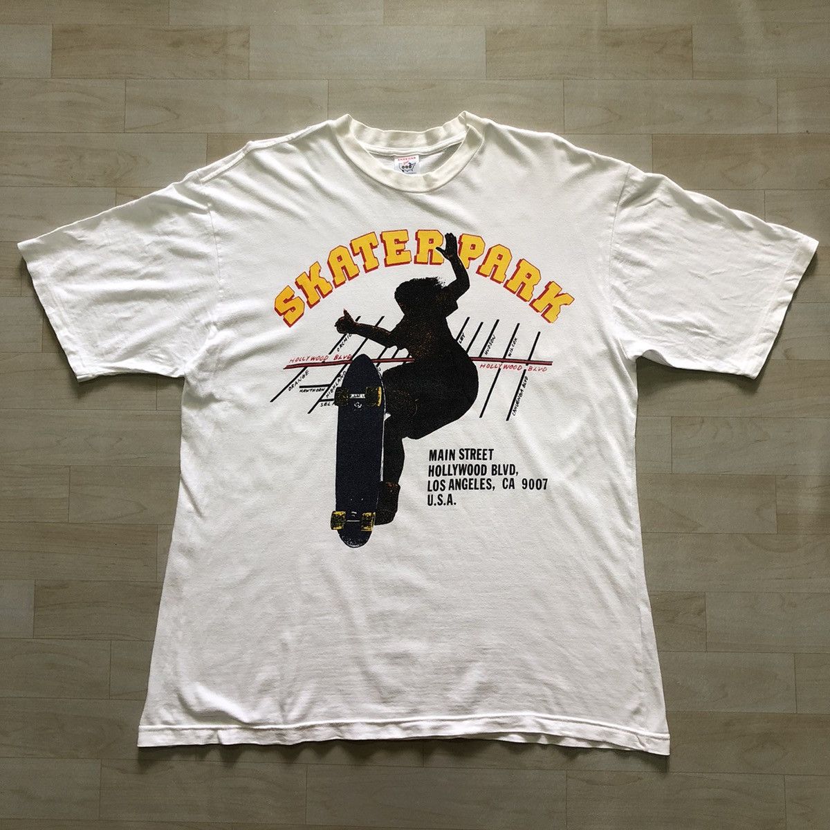 Santa Cruz Skateboards Vintage Skater Park TShirt Size US L / EU 52-54 / 3 - 1 Thumbnail