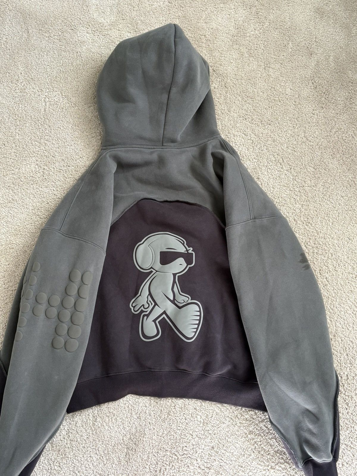 HUNI Design HUNI grey hoodie Size US L / EU 52-54 / 3 - 2 Thumbnail