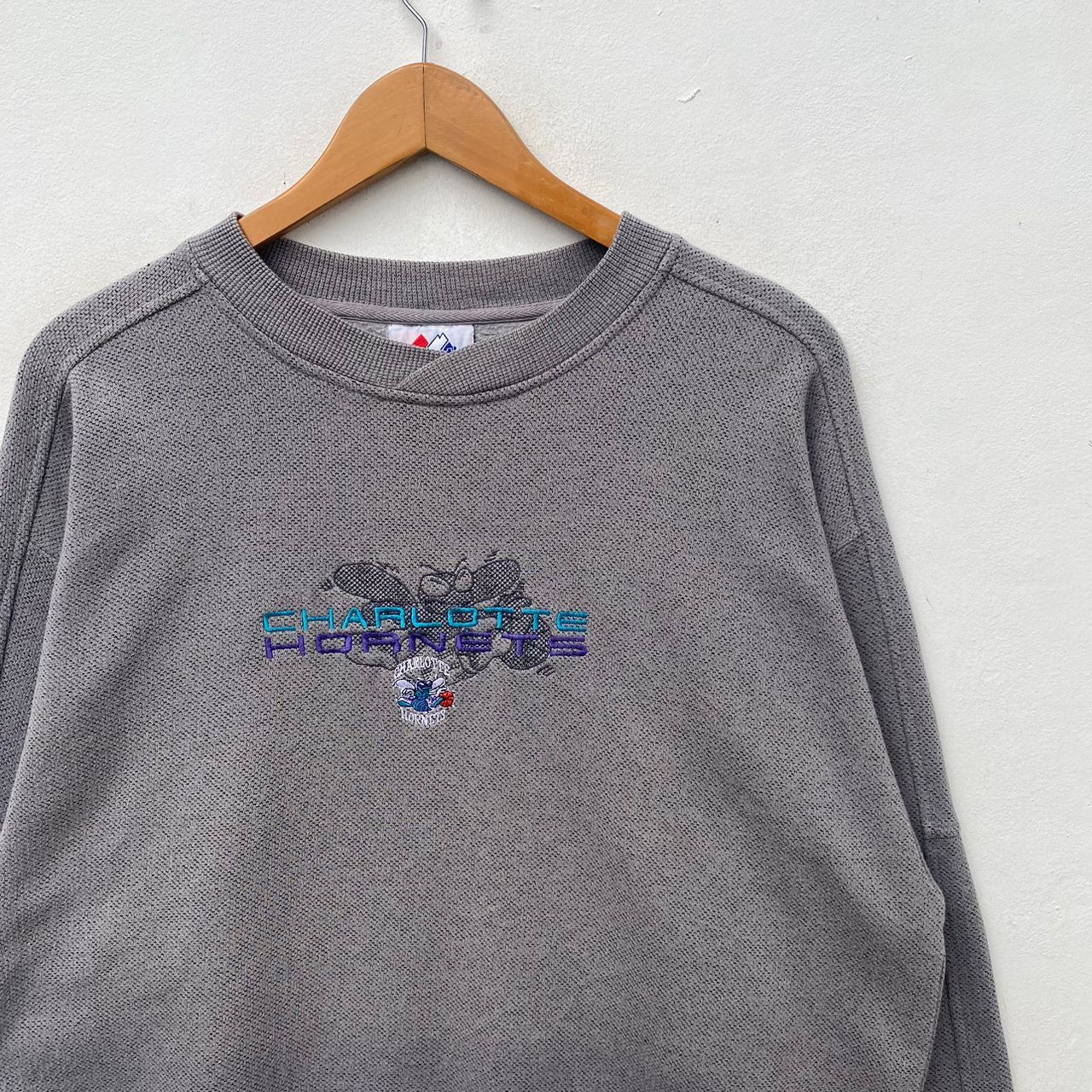 NBA VTG CHARLOTTE HORNETS NBA SWEASHIRT MEDIUM LARGE PULLOVER Size US M / EU 48-50 / 2 - 3 Thumbnail