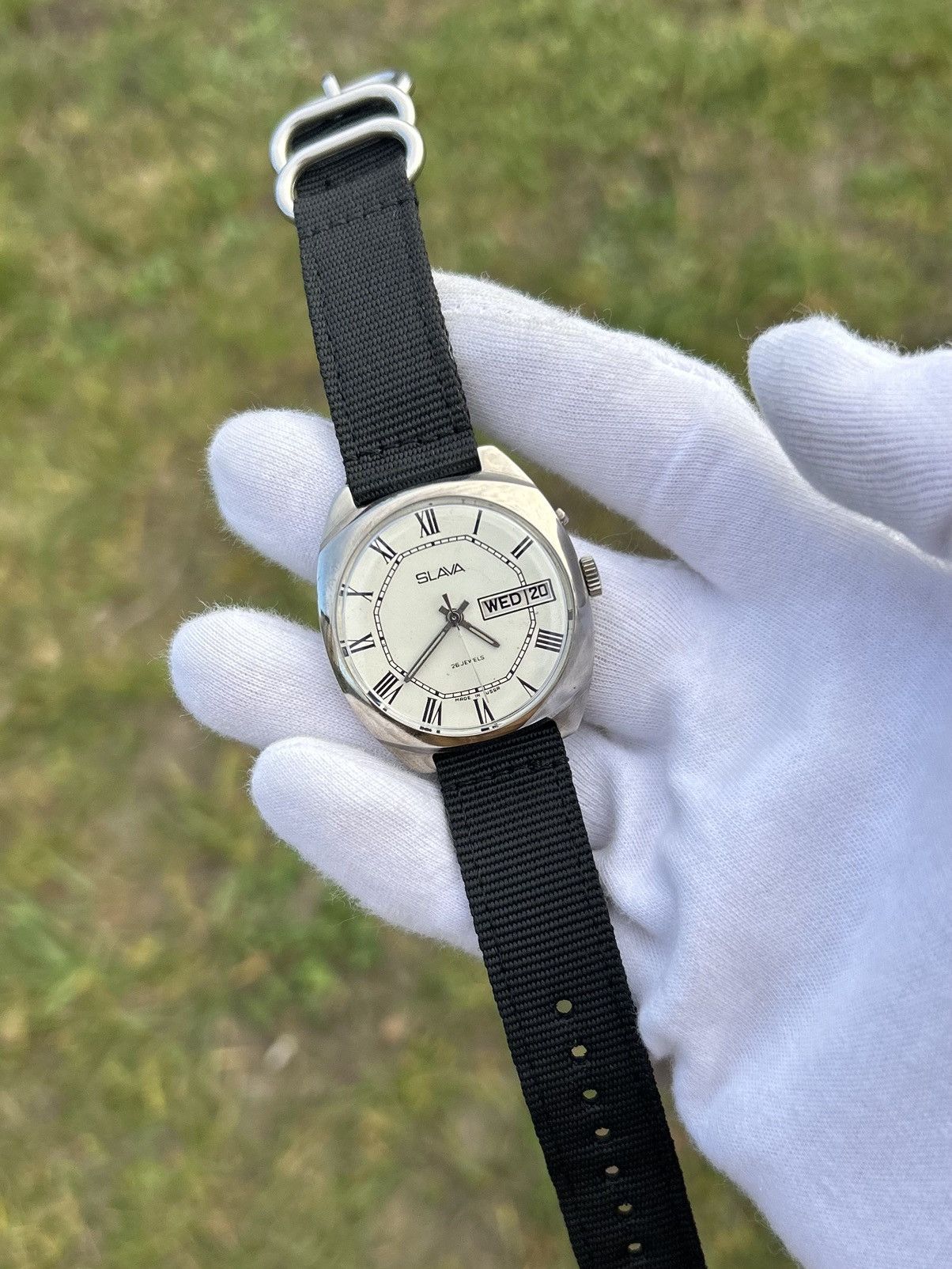Vintage Vintage Watch Slava Soviet USSR Mechanical Wristwatch 1980s Size ONE SIZE - 18 Thumbnail