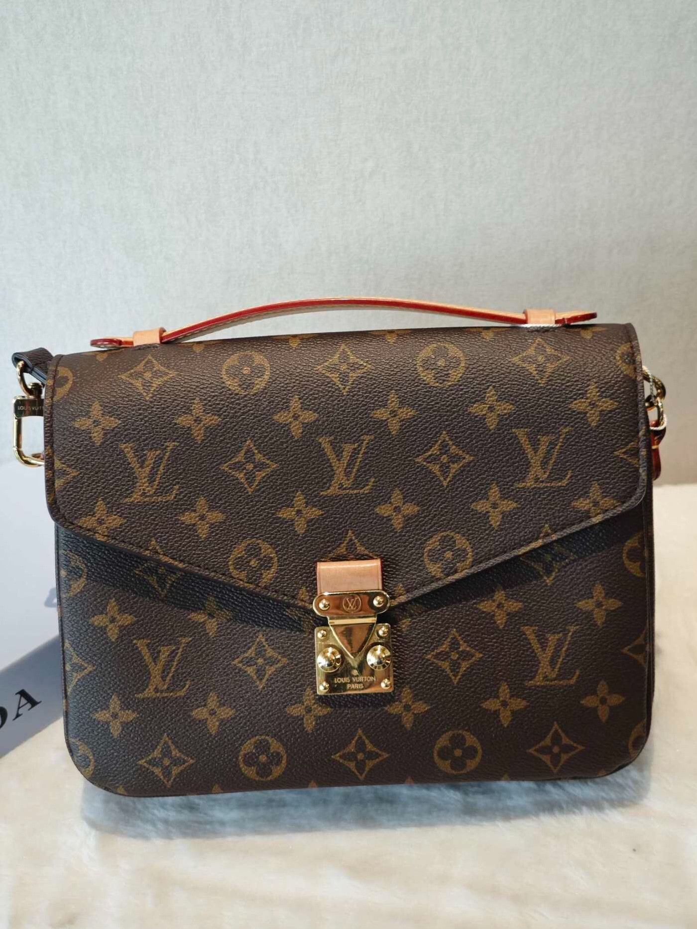 Louis Vuitton Pre-loved Bag Very good condition Size ONE SIZE - 1 Thumbnail