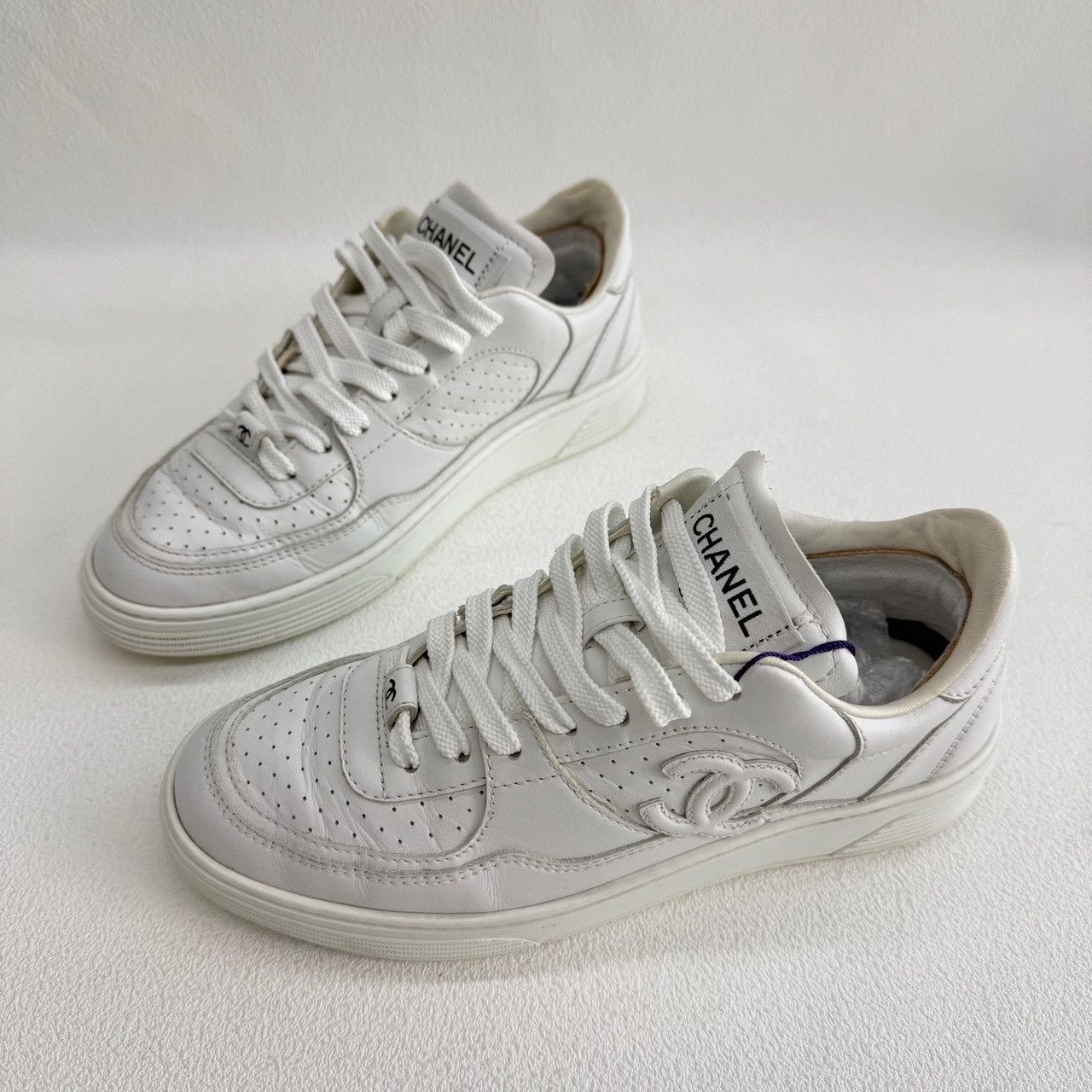 Chanel Chanel Retro White Lowtop Sneakers us_6 Women Size US 6 / IT 36 - 1 Thumbnail