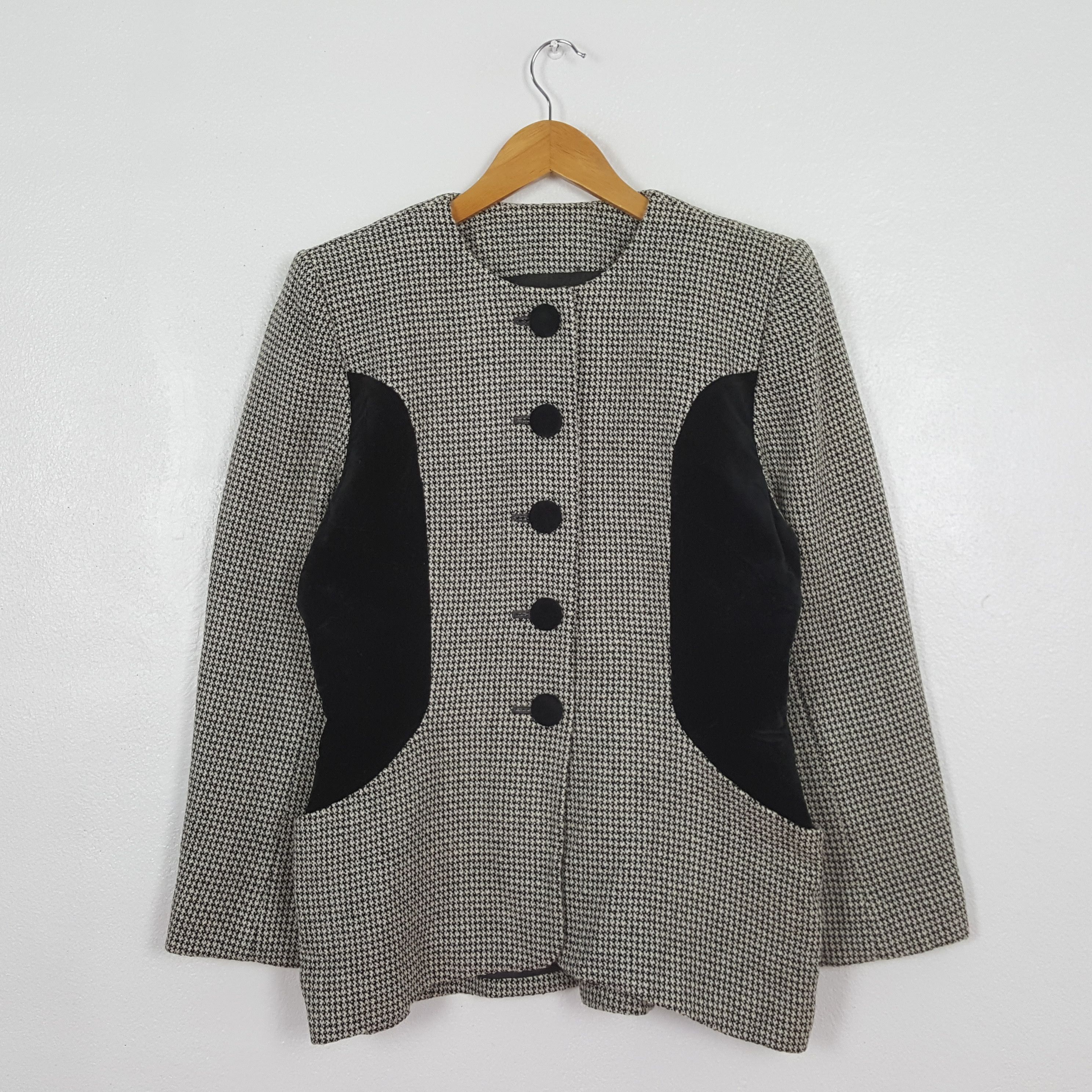 Yves Saint Laurent Vintage Yves Saint Laurent Italian Brand Jacket C324N1 Size S / US 4 / IT 40 - 1 Thumbnail