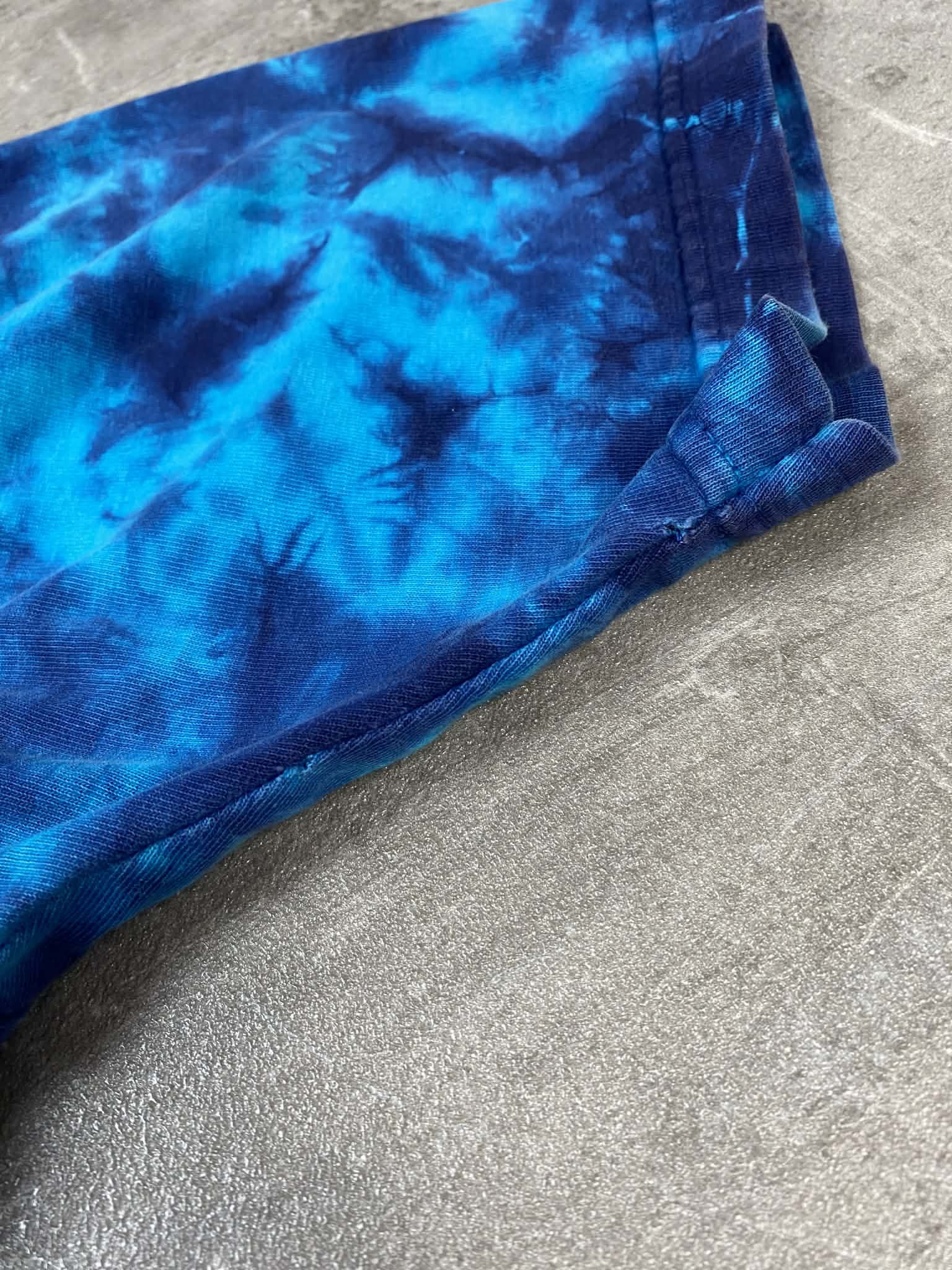 Vintage Vintage Blue Tie-dye T-shirt Bottlenose Dolphins Distressed Size US XXL / EU 58 / 5 - 19 Thumbnail
