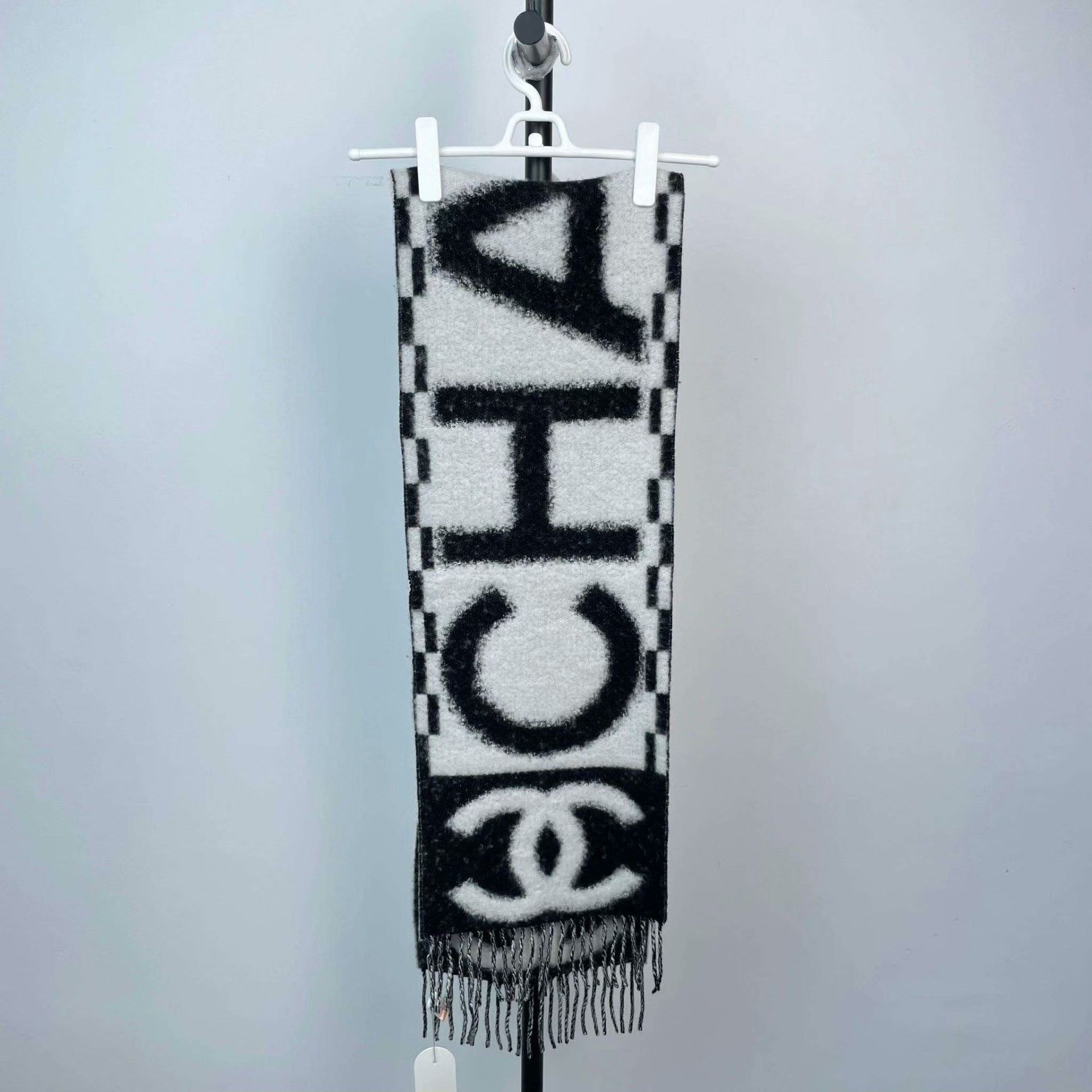 Chanel Chanel Retro Scarf XS Men Size ONE SIZE - 1 Thumbnail