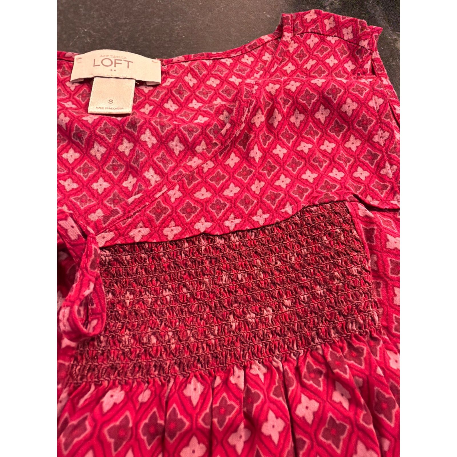 Loft Ann Taylor Loft raspberry print shirred bodice tank SM Size S / US 4 / IT 40 - 4 Thumbnail