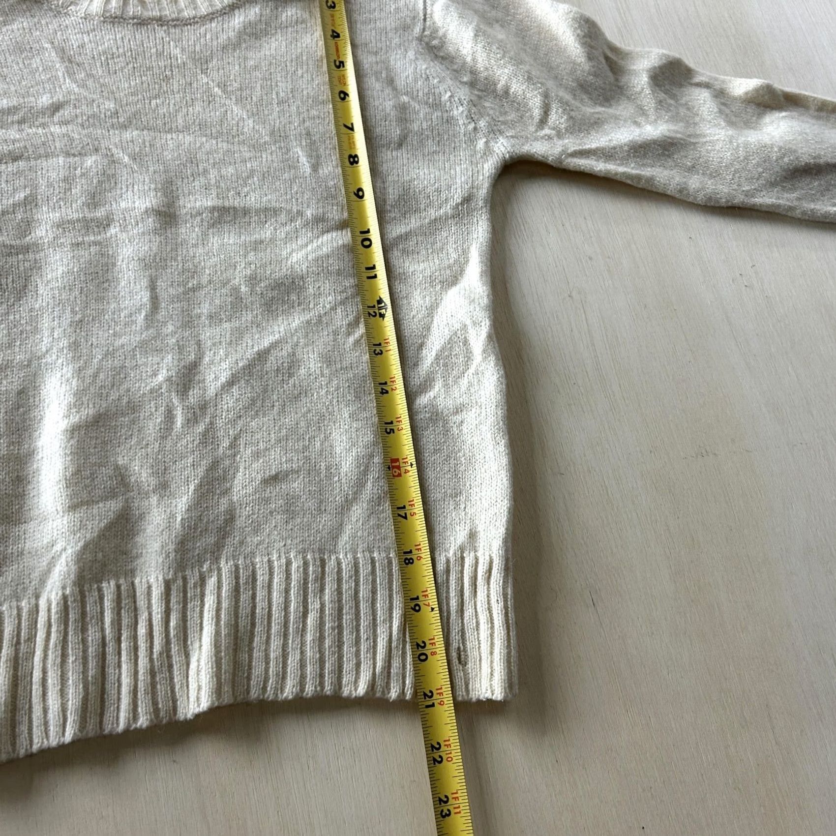 Vintage VINTAGE Honey Girl Sweater Juniors M Wool Crewneck Pullover Long Sleeve White/Off-White Size M / US 6-8 / IT 42-44 - 7 Thumbnail