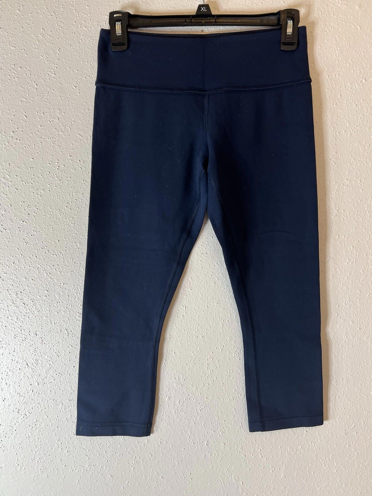 Designer Lululemon Cropped Blue Leggings Size 6 Size 28" / US 6 / IT 42 - 1 Thumbnail