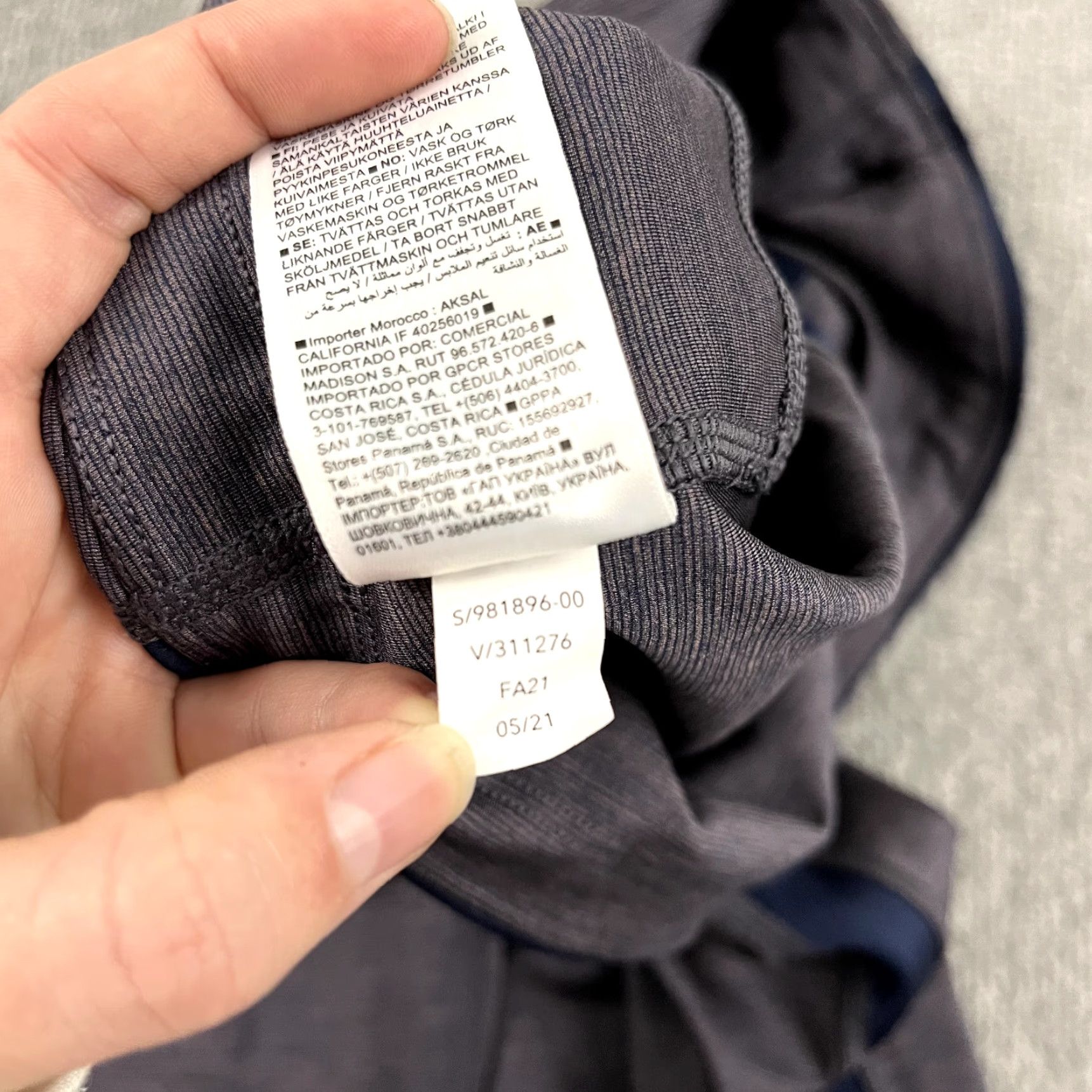 Athleta Athleta Leggings Capri Womens Large 24" 7/8 Stash Pocket Grey Polyester Spandex Blend Athletic Gym Run Yoga Capris Size 36" / US 14 / IT 50 - 6 Thumbnail