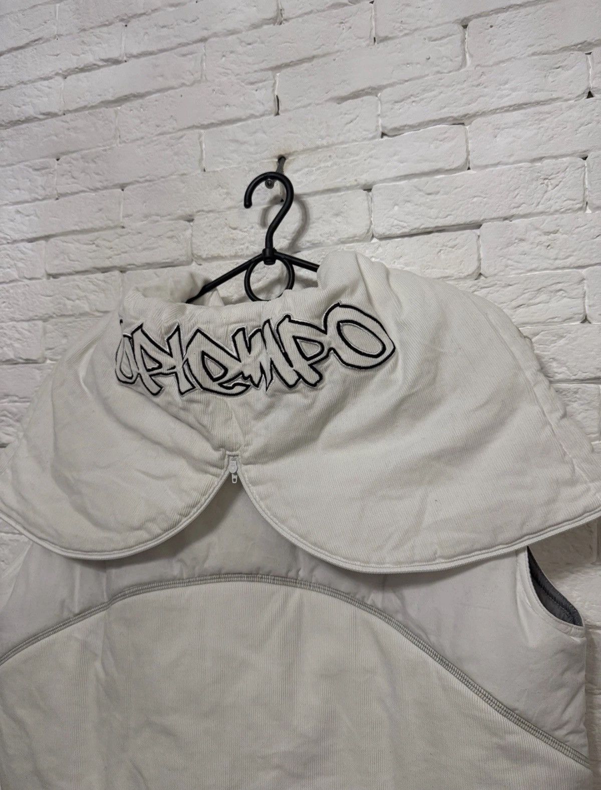 Nike Rare Vintage Nike UpTempo Puffer Vest White With Sptit Hood Size US M / EU 48-50 / 2 - 2 Thumbnail