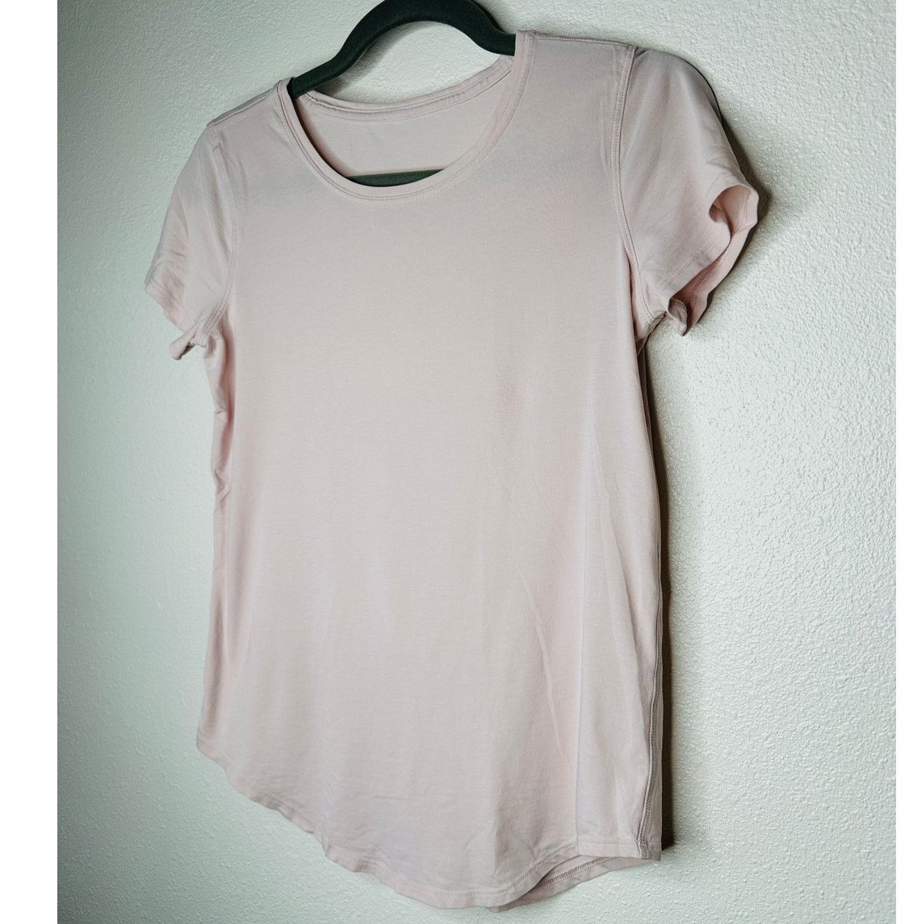 Lululemon Lululemon Pink Short Sleeve Round Neck Curved Hem Tee 6 Size M / US 6-8 / IT 42-44 - 2 Thumbnail