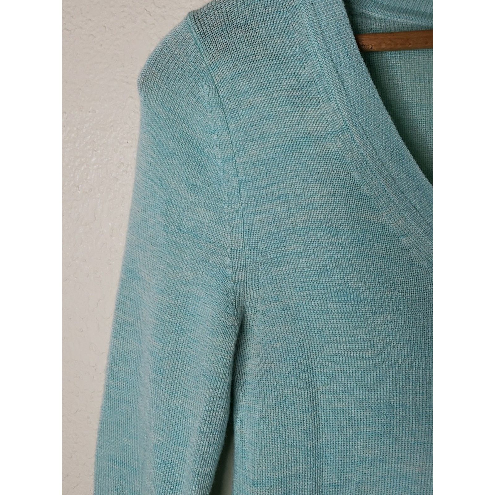 Banana Republic Banana Republic Blue Vneck 100% Merino Wool Sweater small Size S / US 4 / IT 40 - 7 Thumbnail