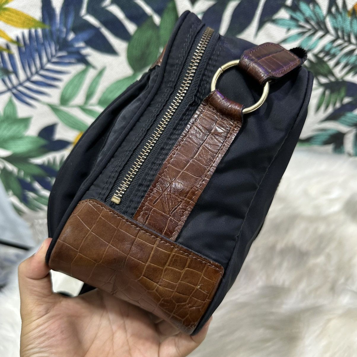 Moschino Authentic MOSCHINO Vtg. Nylon Crocs Embossed Crossbody Size ONE SIZE - 7 Thumbnail