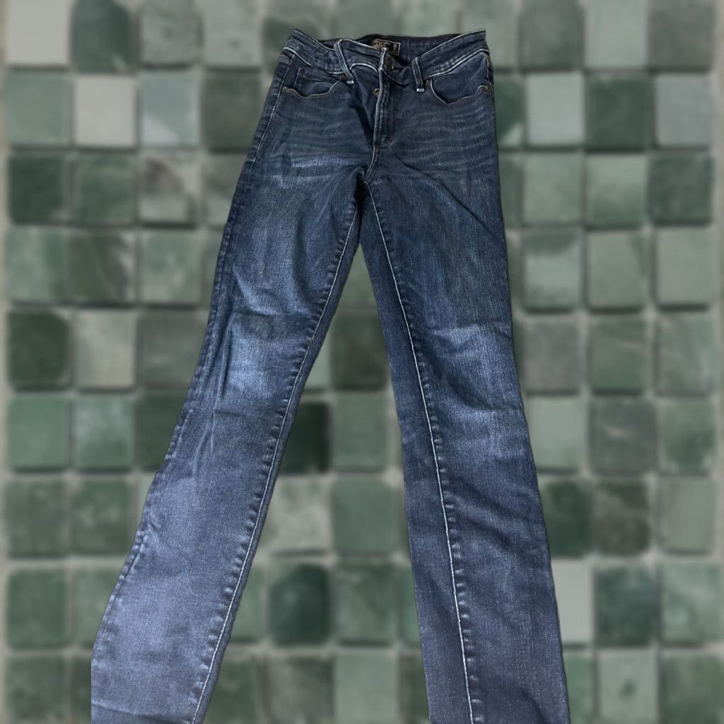 Abercrombie & Fitch Abercrombie & Fitch Jeans Women Size 0 Blue Dark Wash Skinny Regular Size 25" / US 0 / IT 36 - 1 Thumbnail