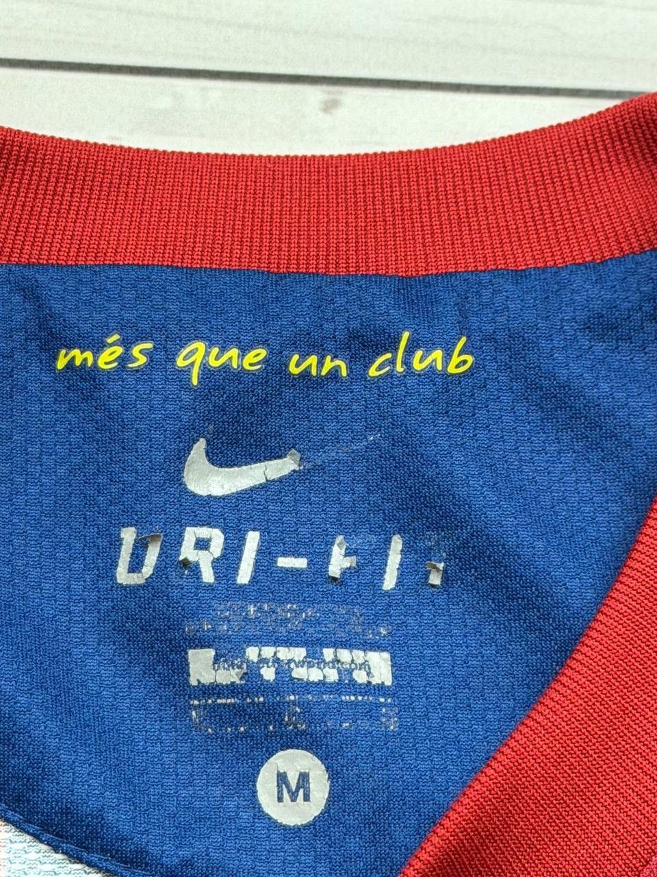 Nike Barcelona Home football shirt 2011 Soccer Nike Jersey Mens Size US M / EU 48-50 / 2 - 5 Thumbnail