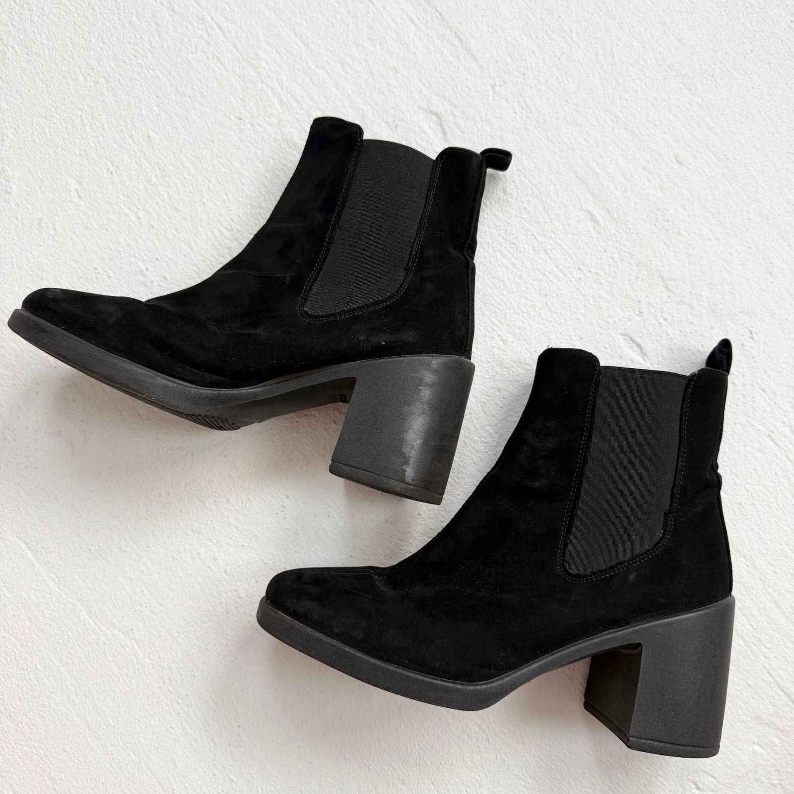 Urban Outfitters Urban Outfitters Black Suede Block Heel Chelsea Boots Size 7 Size US 7 / IT 37 - 5 Thumbnail
