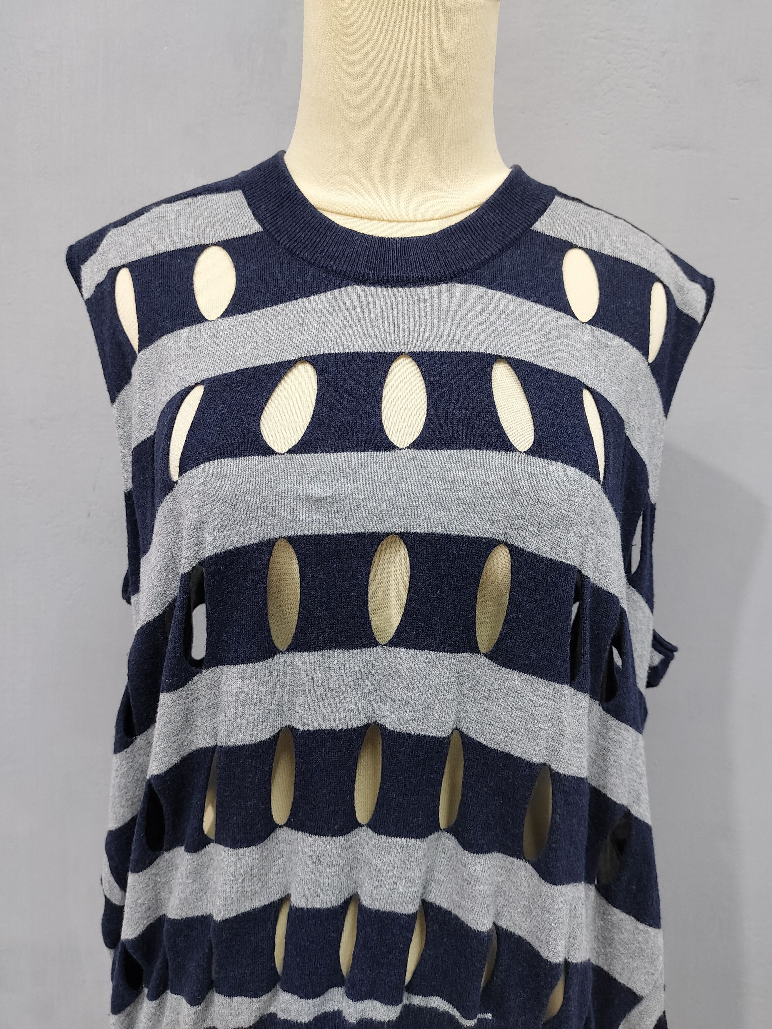 Alexander Wang Alexander Wang💀Deconstucted Cut Out Knit Sleeveless Size L / US 10 / IT 46 - 3 Thumbnail